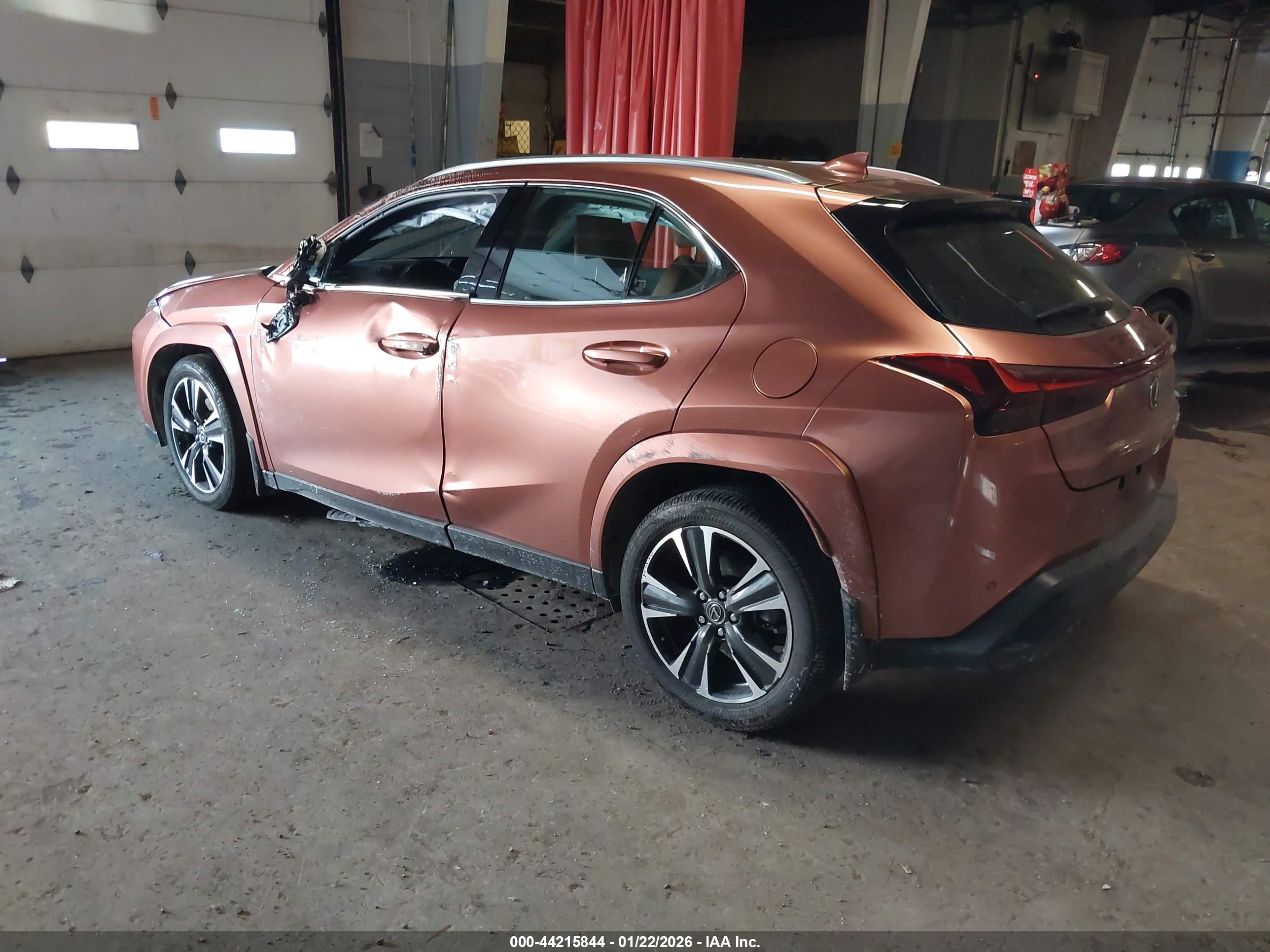 LEXUS UX image 3
