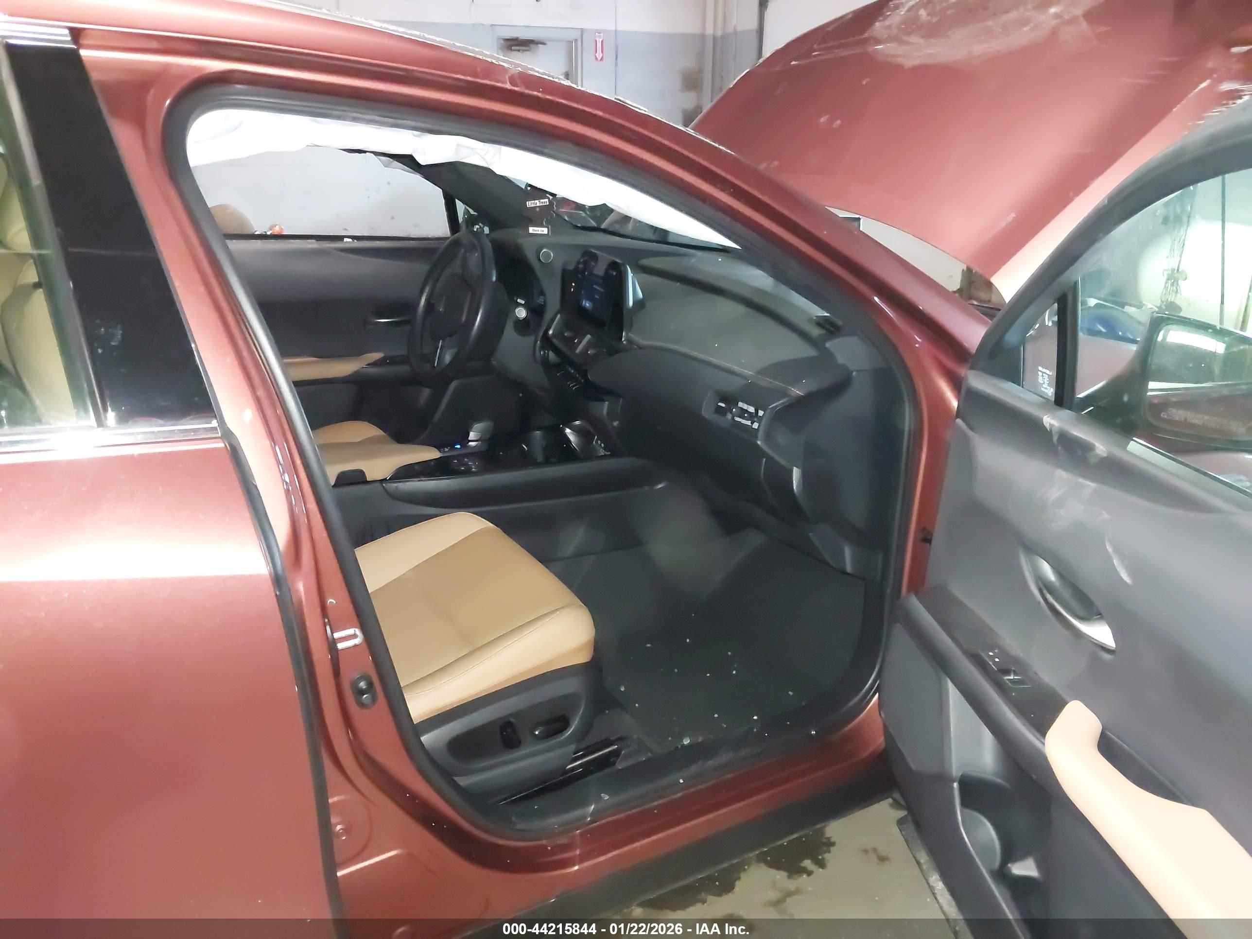 LEXUS UX image 5
