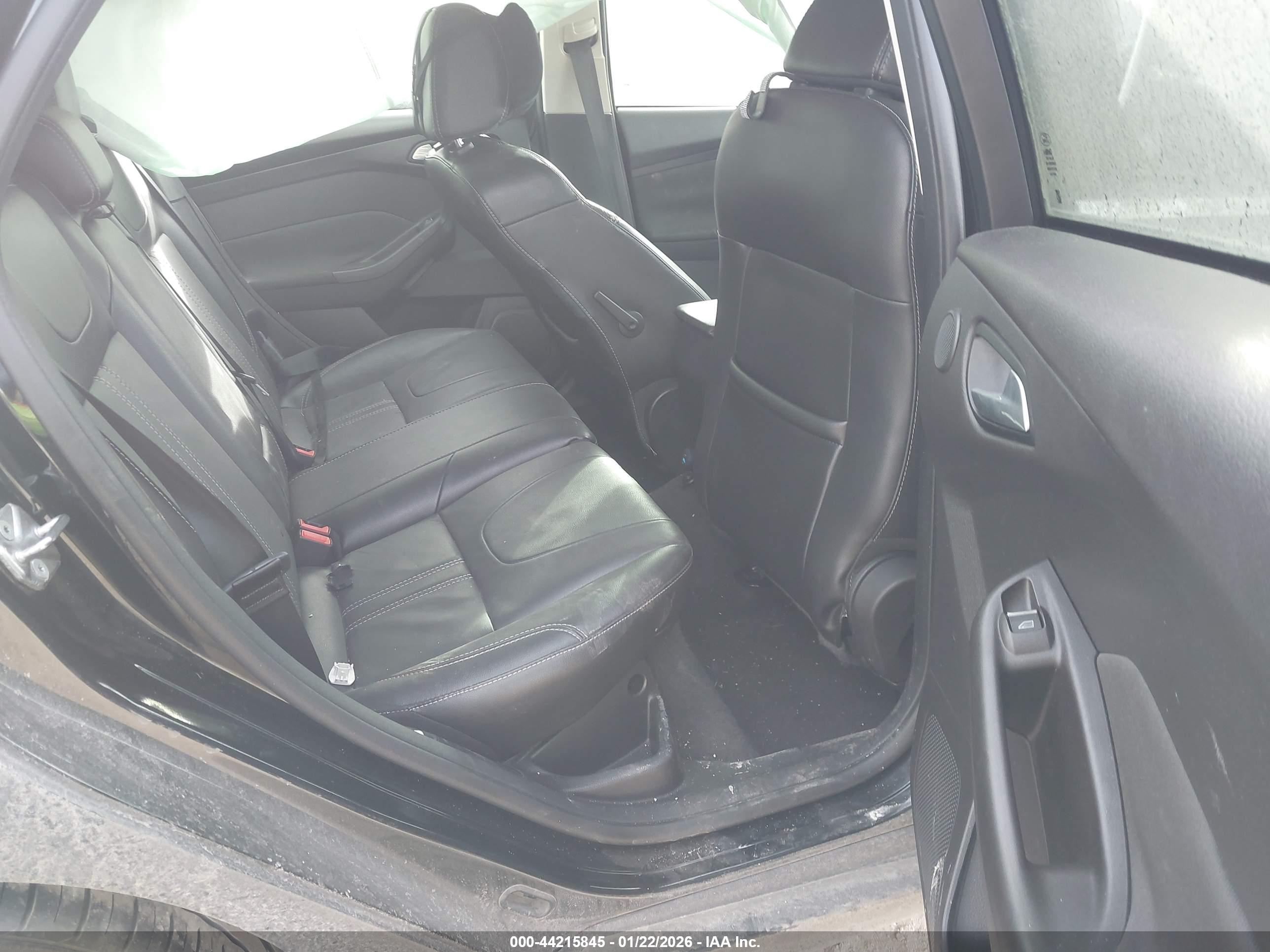 FORD FOCUS image 8