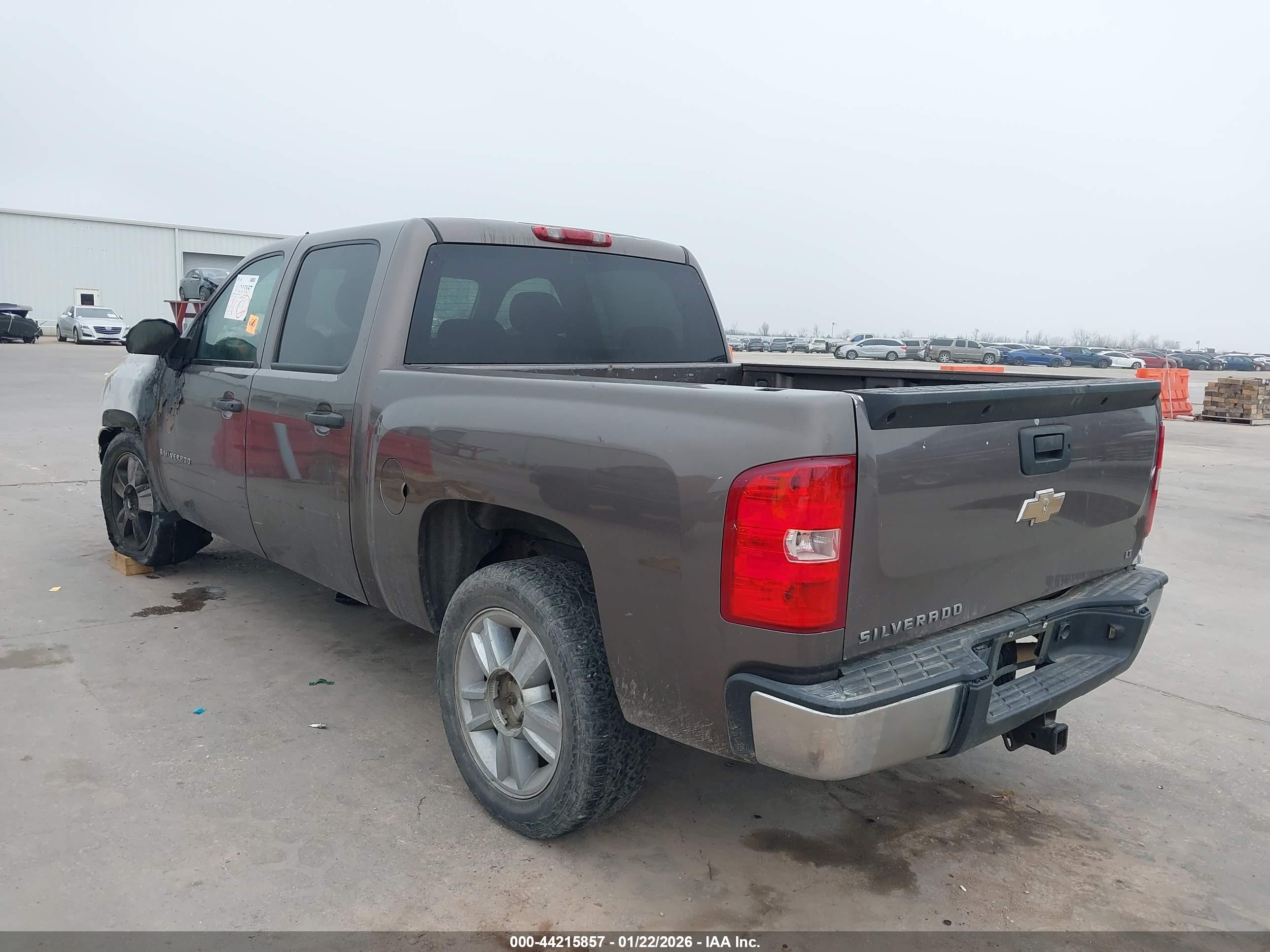 CHEVROLET SILVERADO image 3