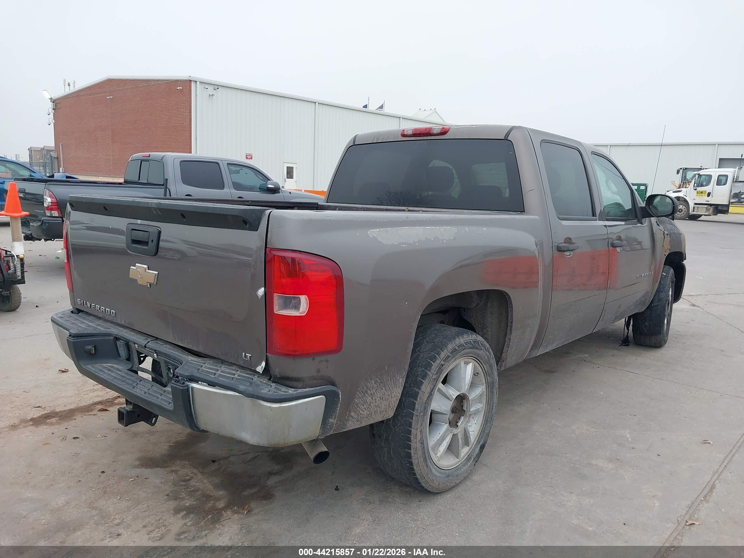 CHEVROLET SILVERADO image 4