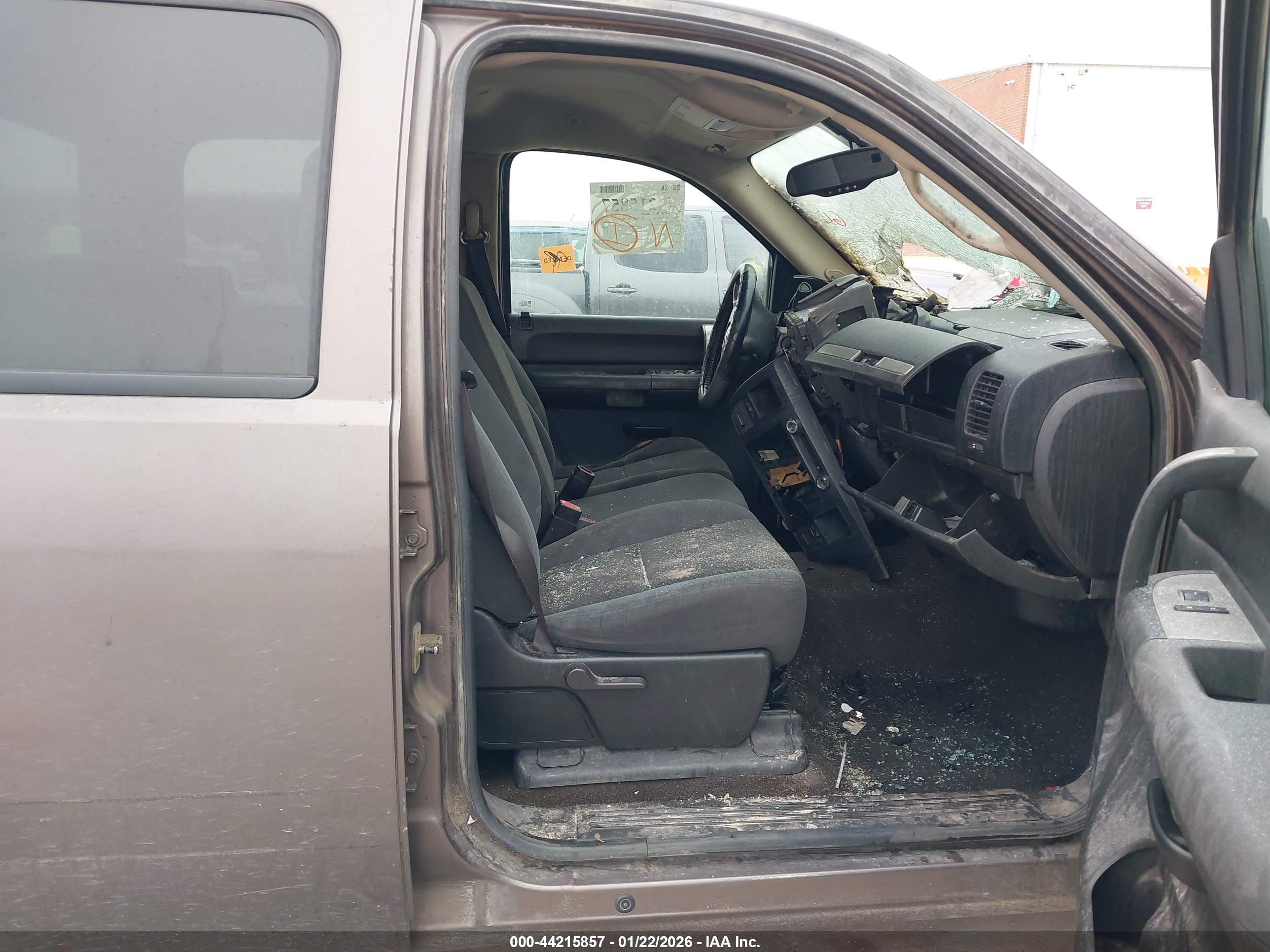 CHEVROLET SILVERADO image 5