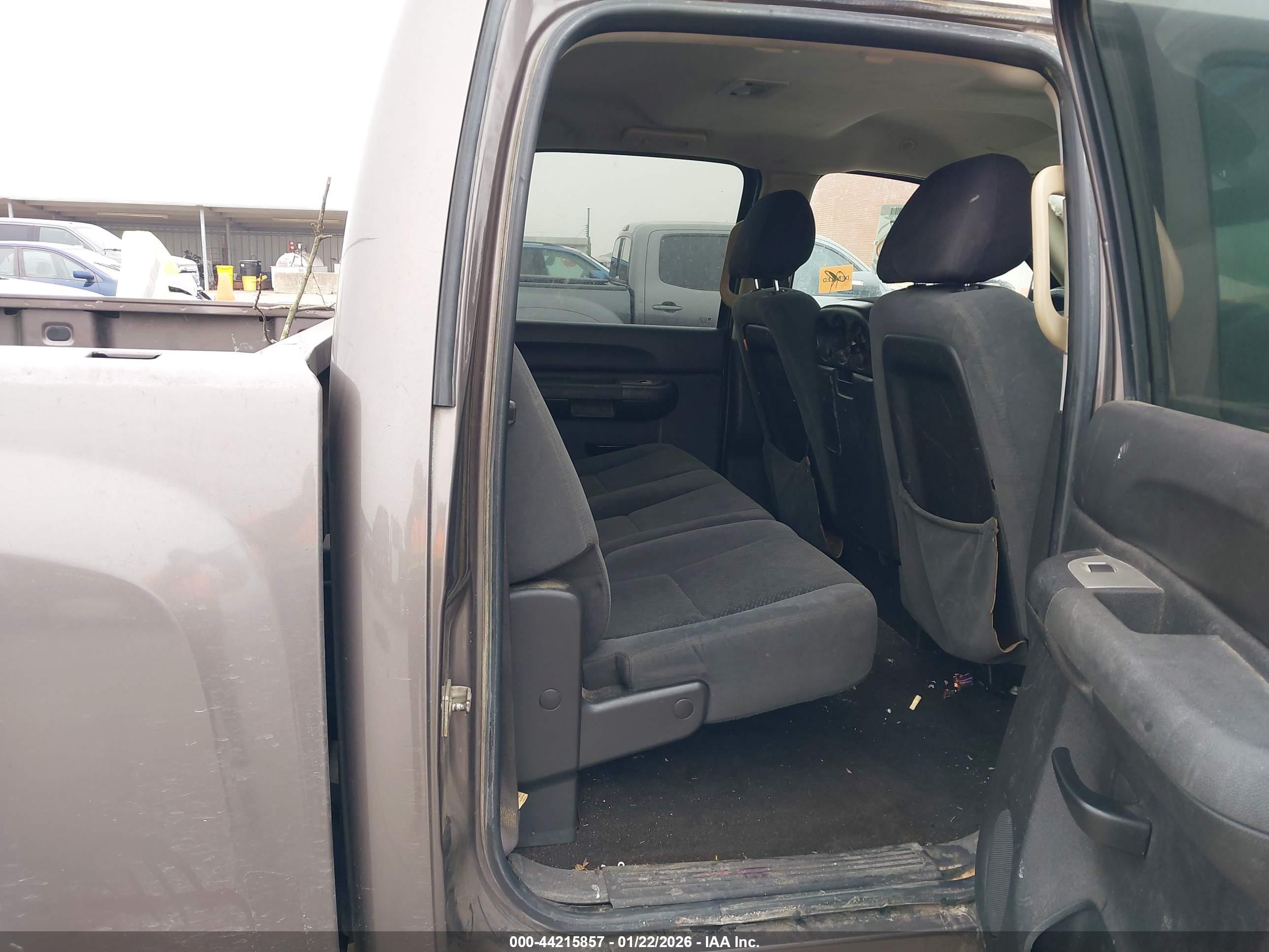 CHEVROLET SILVERADO image 8