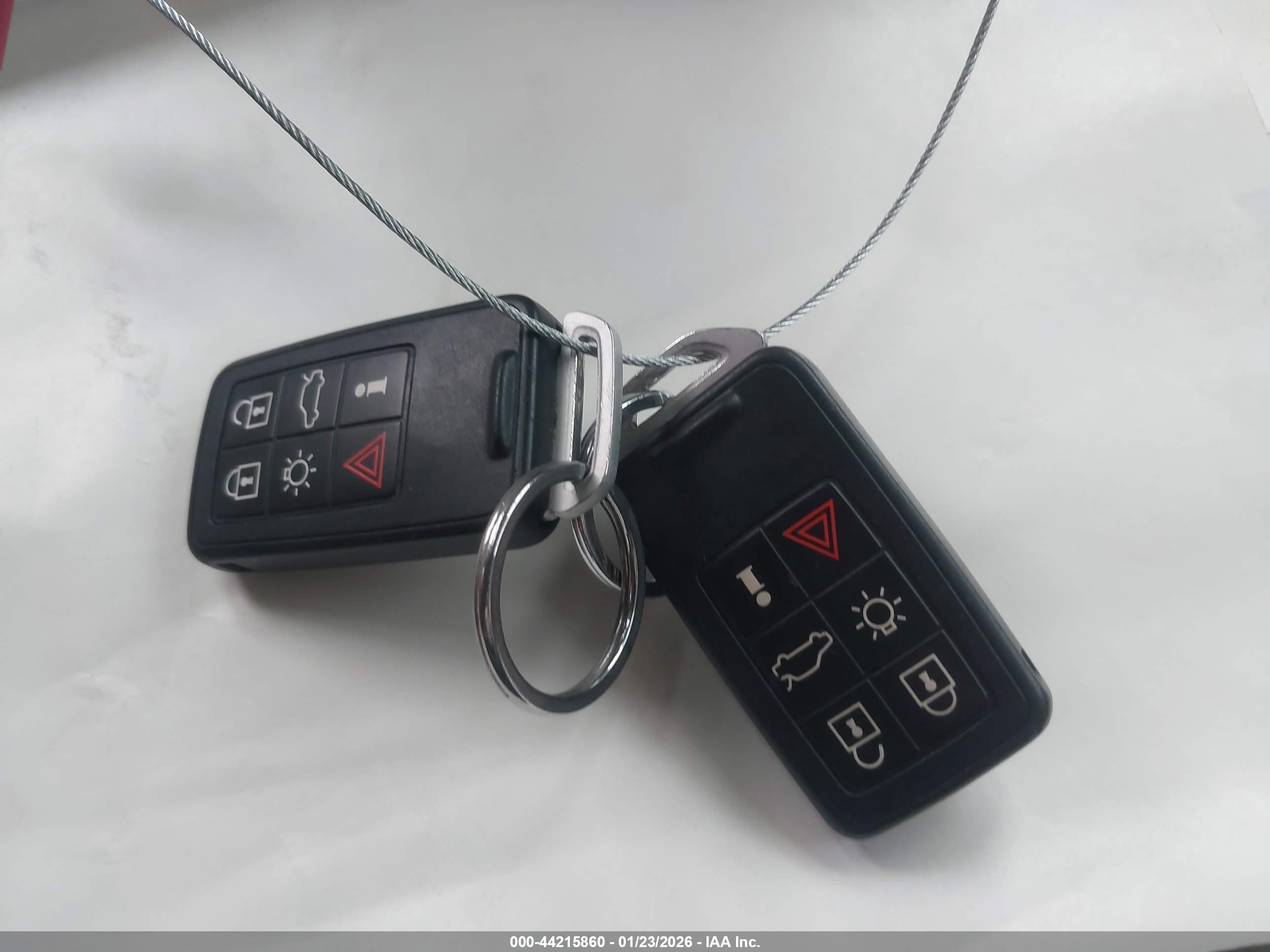 VOLVO XC60 image 11