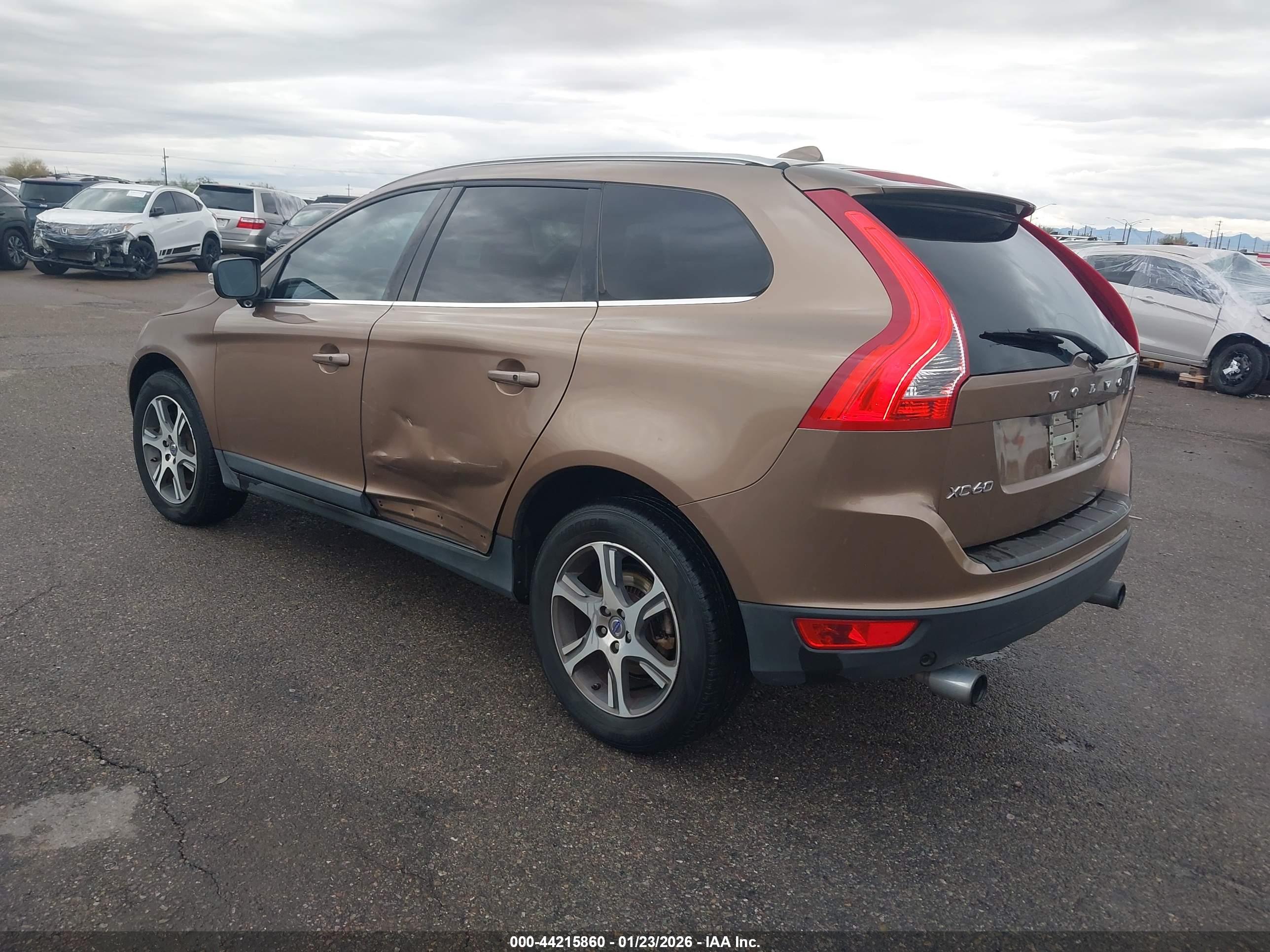 VOLVO XC60 image 3