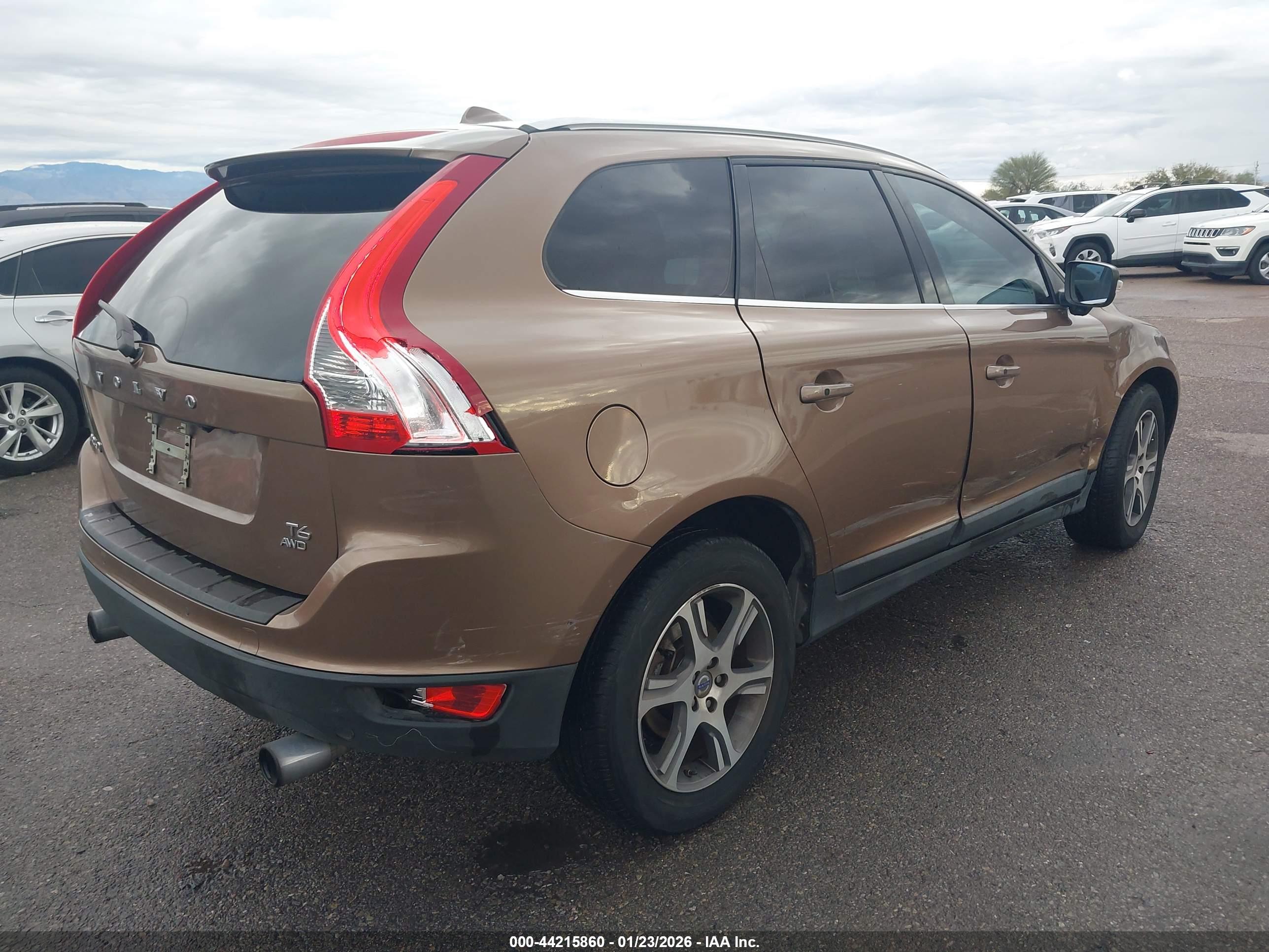 VOLVO XC60 image 4