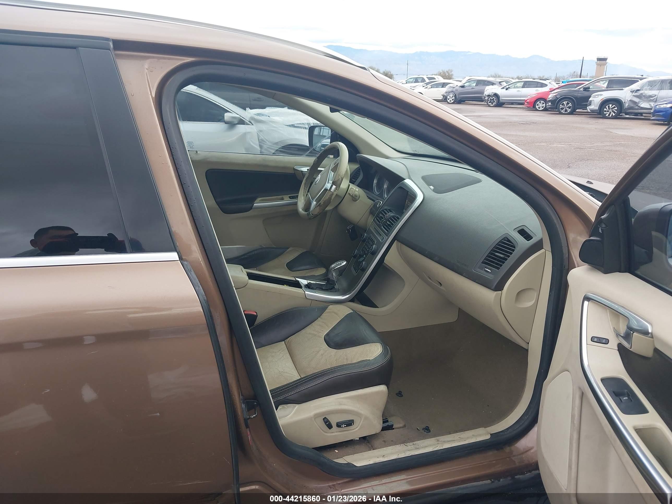 VOLVO XC60 image 5