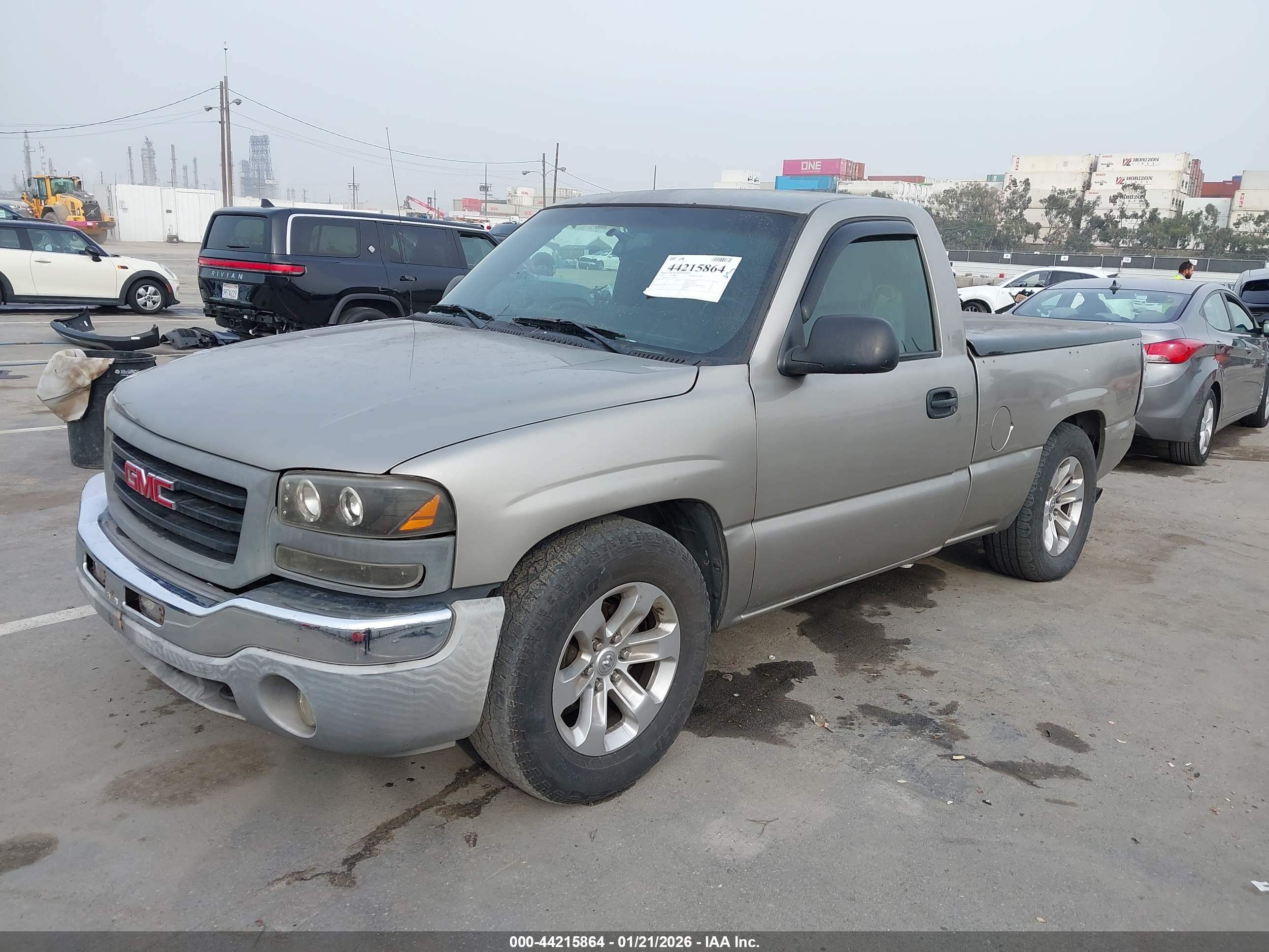 GMC SIERRA image 2