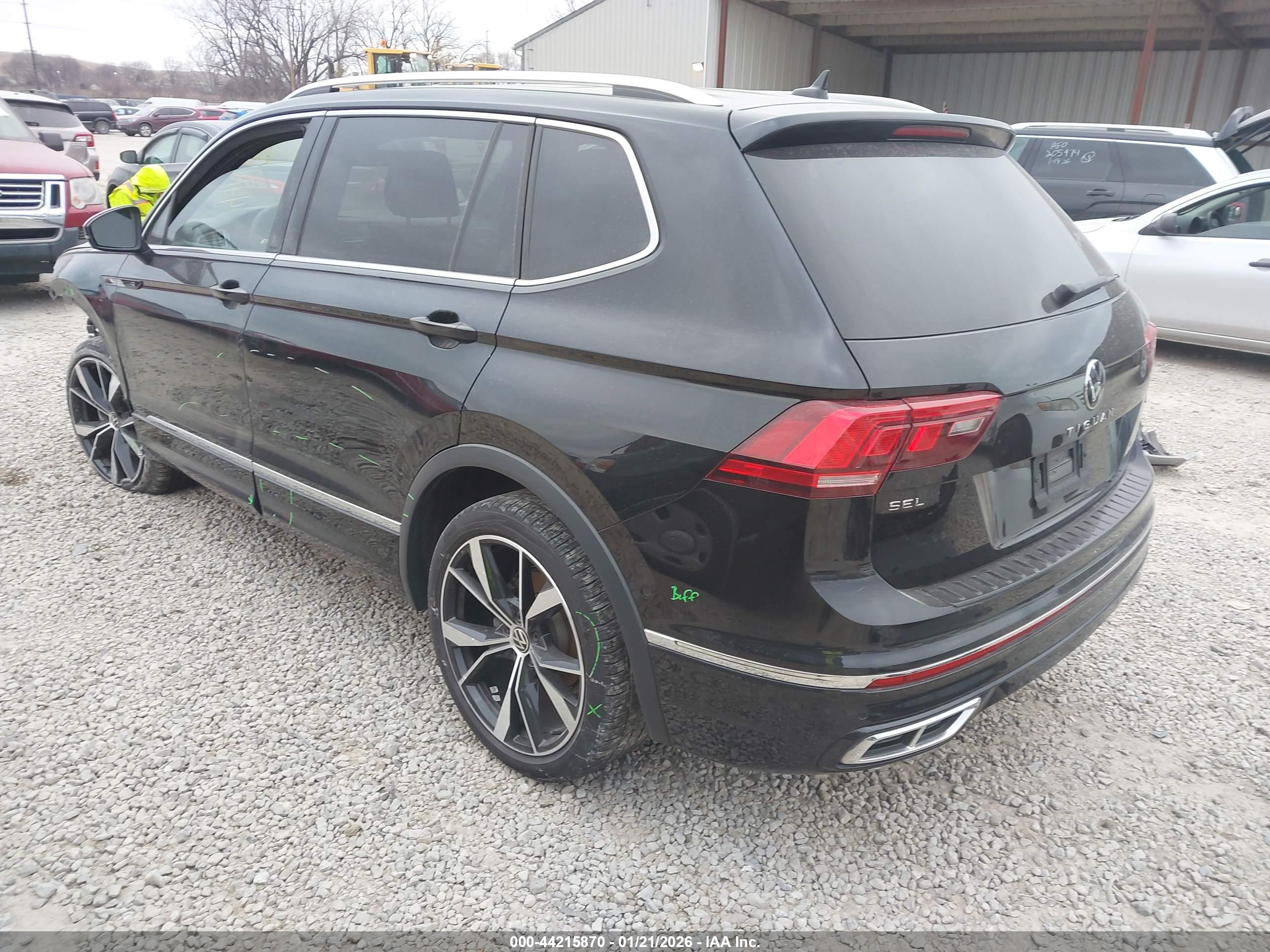 VOLKSWAGEN TIGUAN image 3