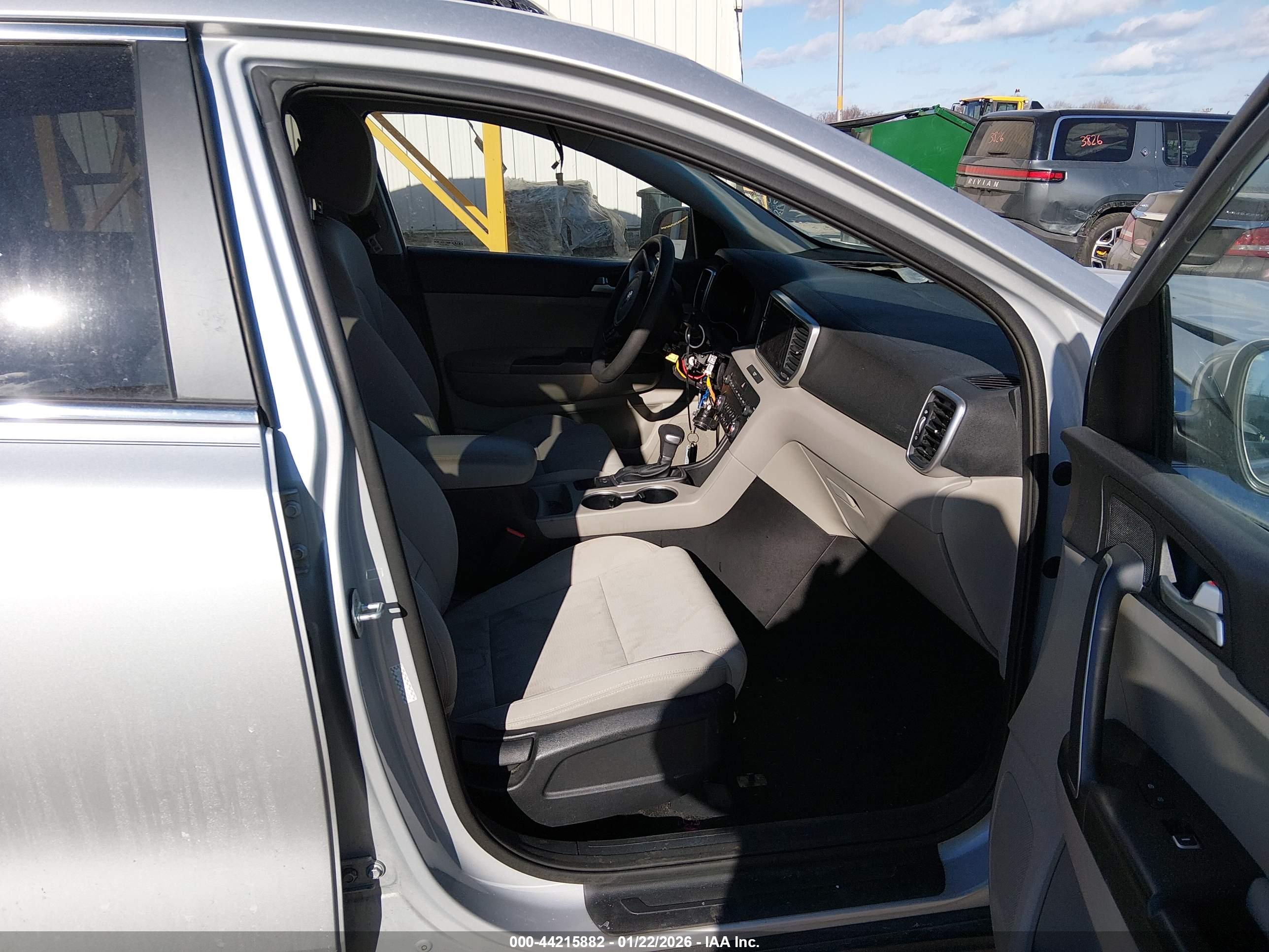KIA SPORTAGE image 5