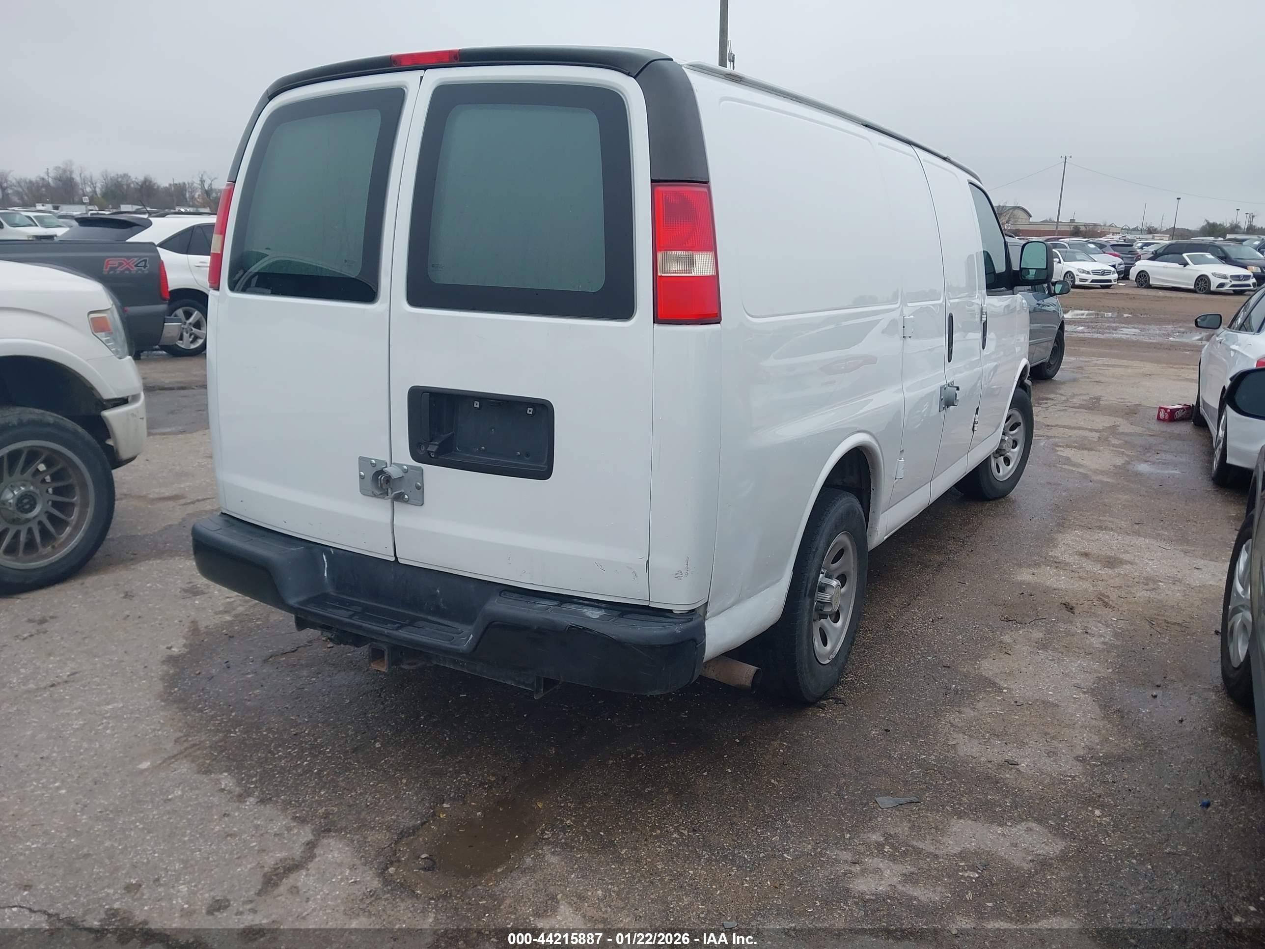 CHEVROLET EXPRESS image 4