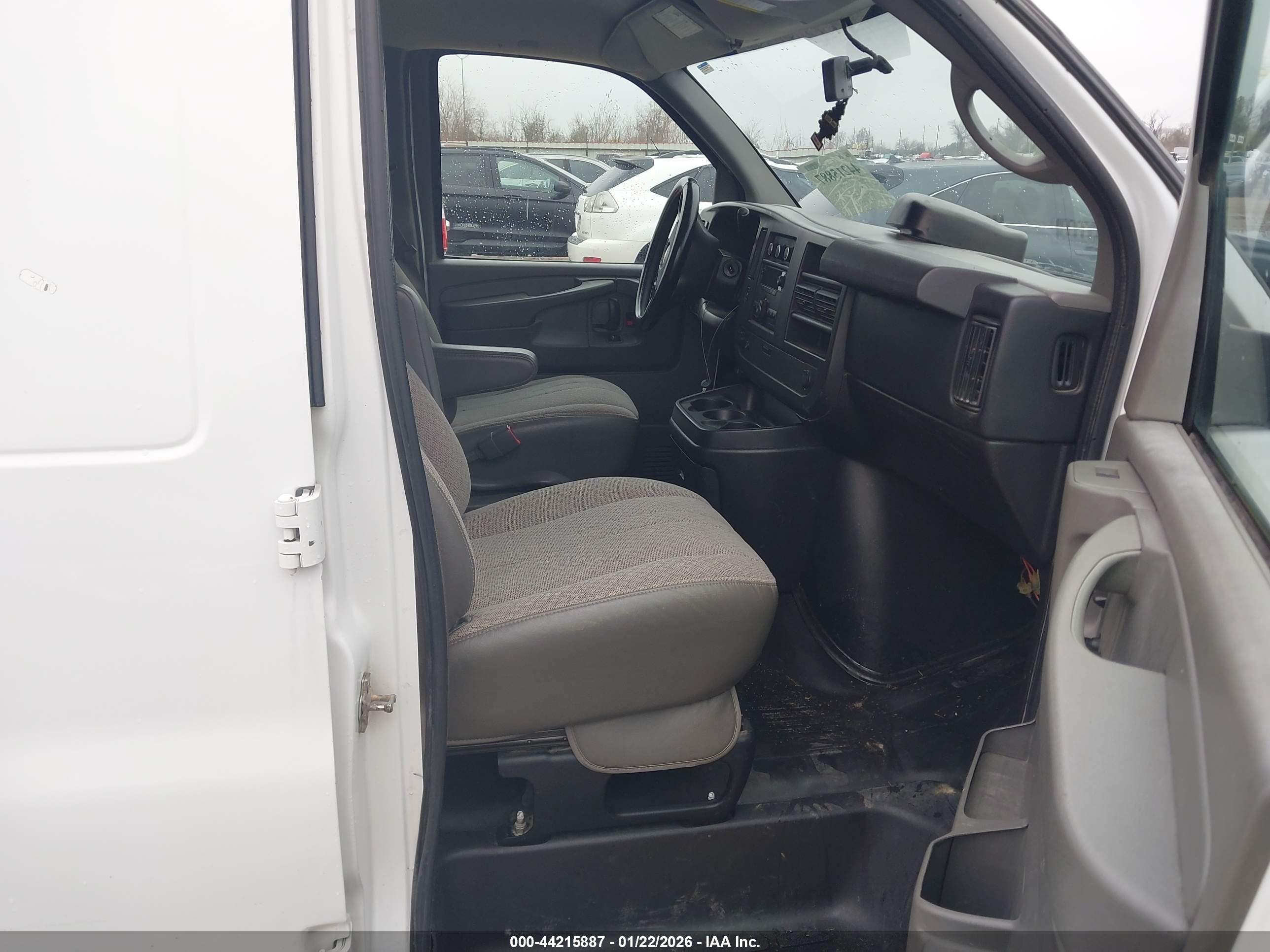 CHEVROLET EXPRESS image 5