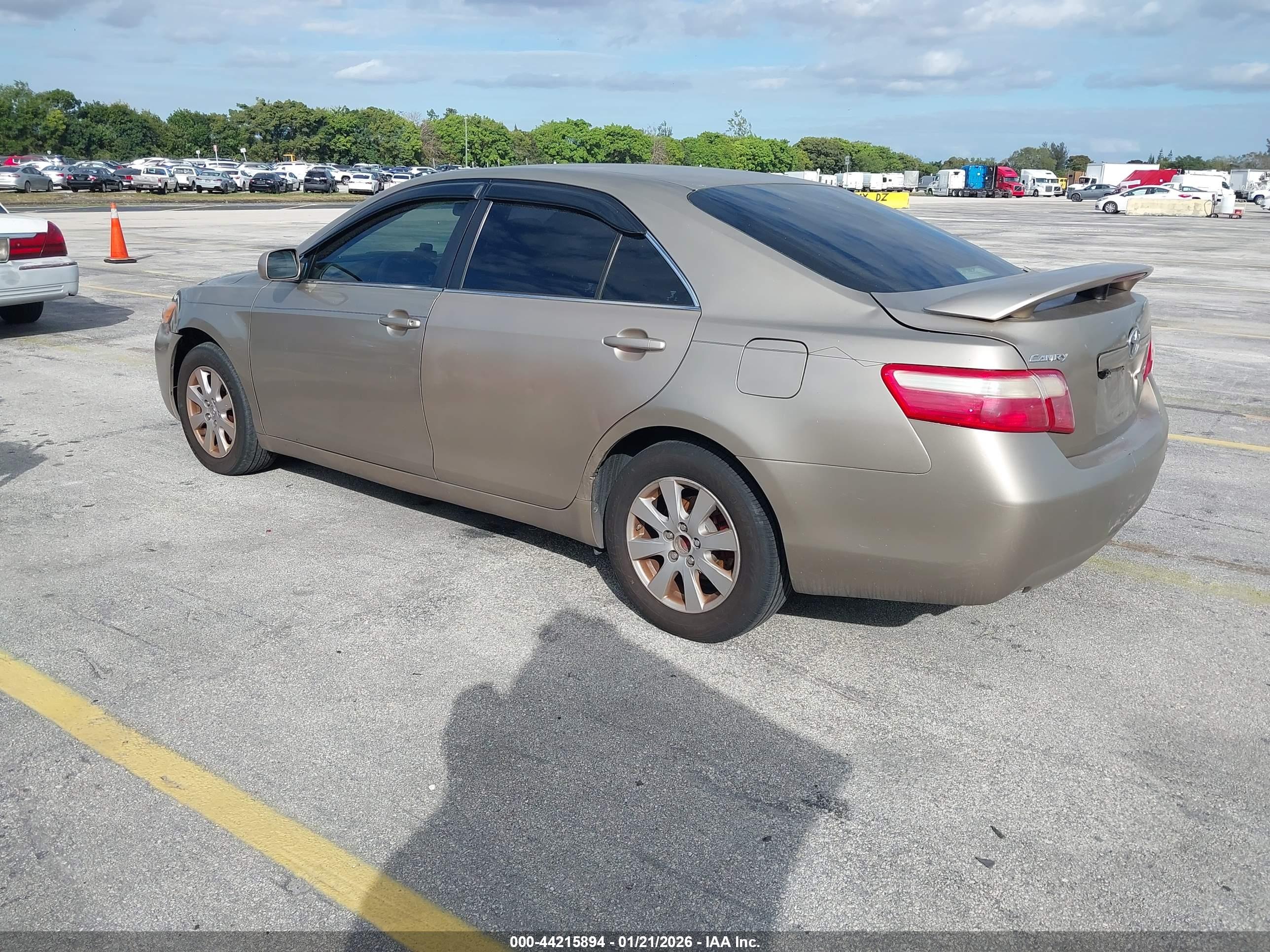 TOYOTA CAMRY image 3
