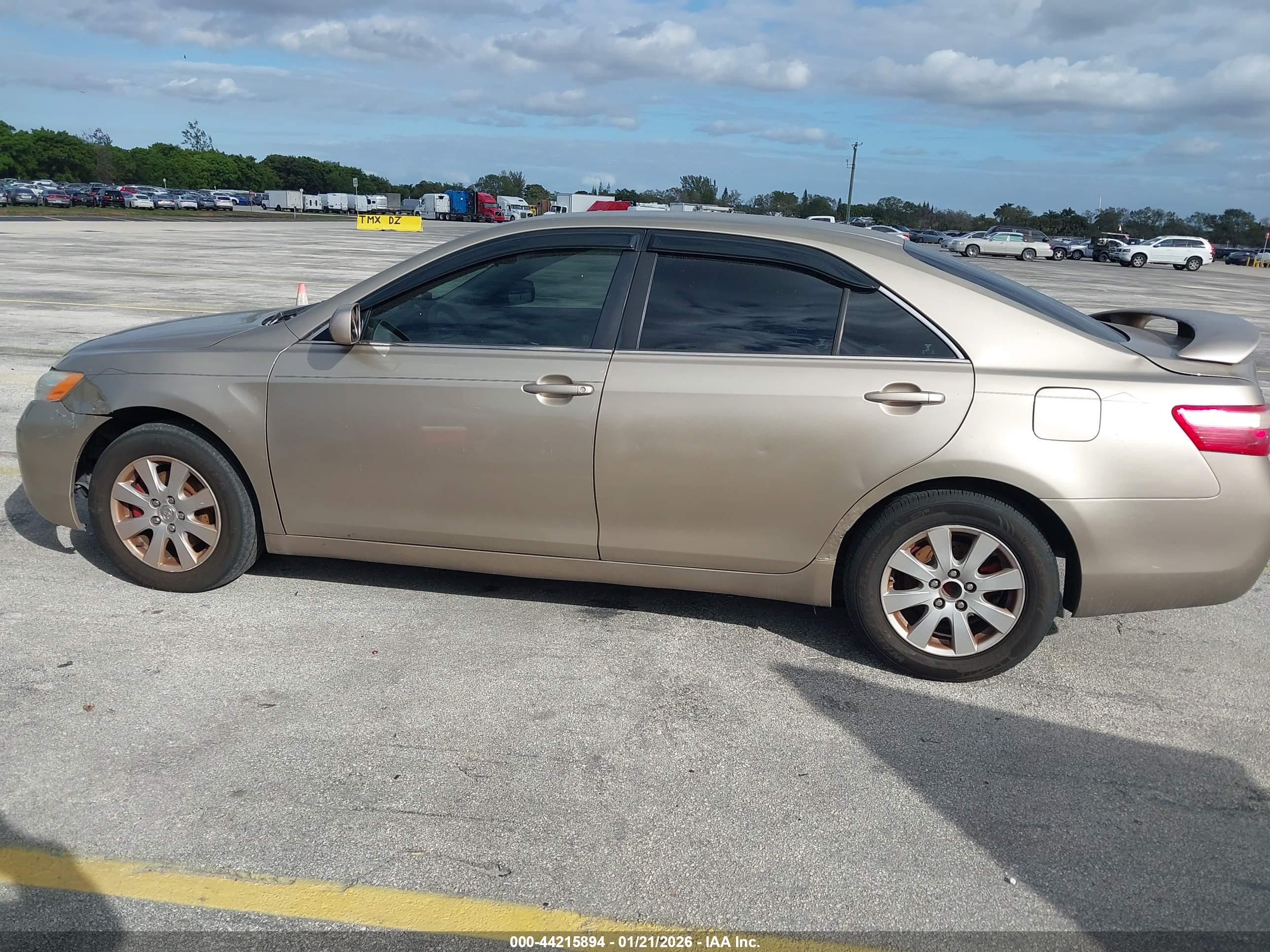 TOYOTA CAMRY image 6