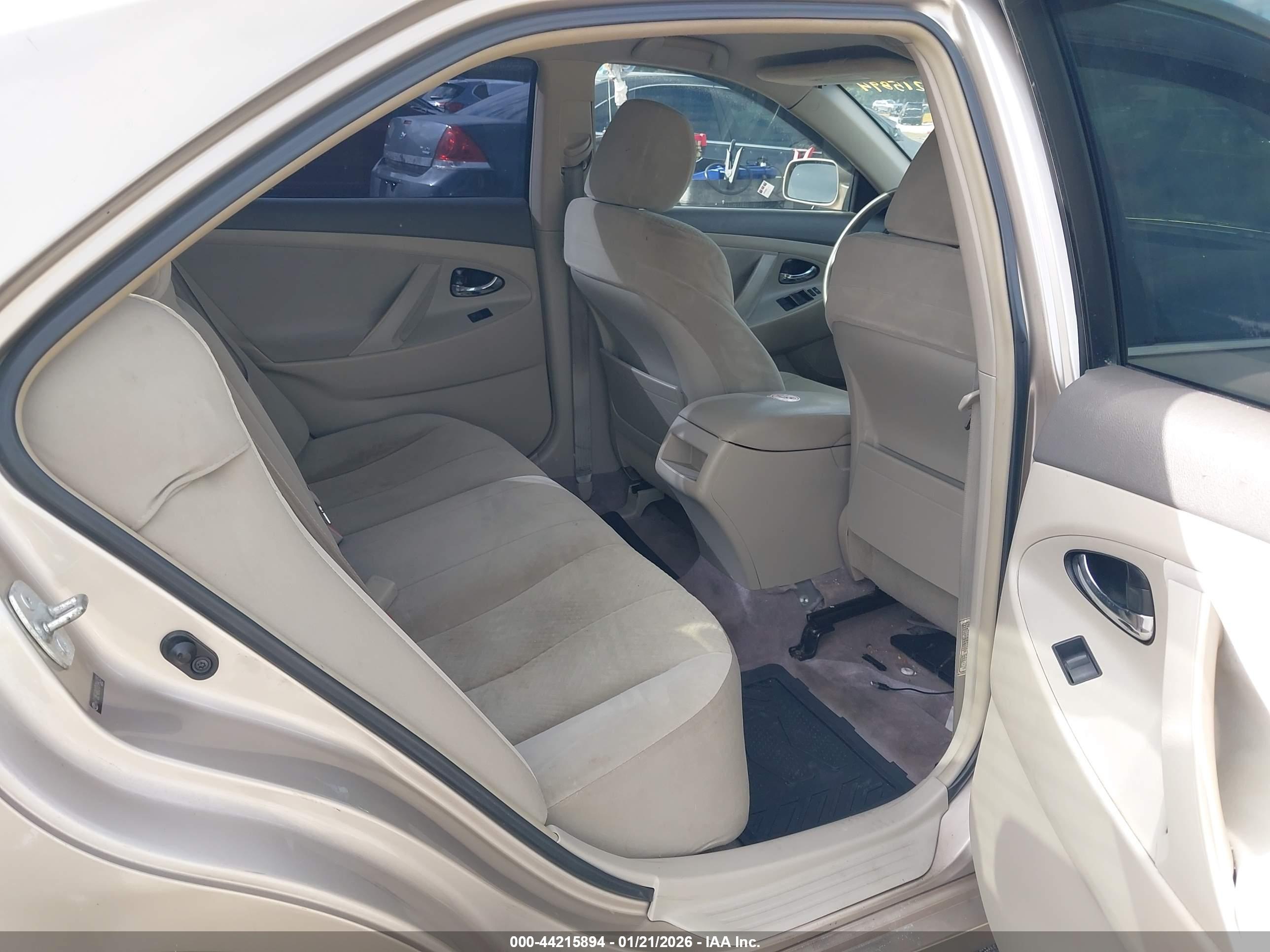 TOYOTA CAMRY image 8