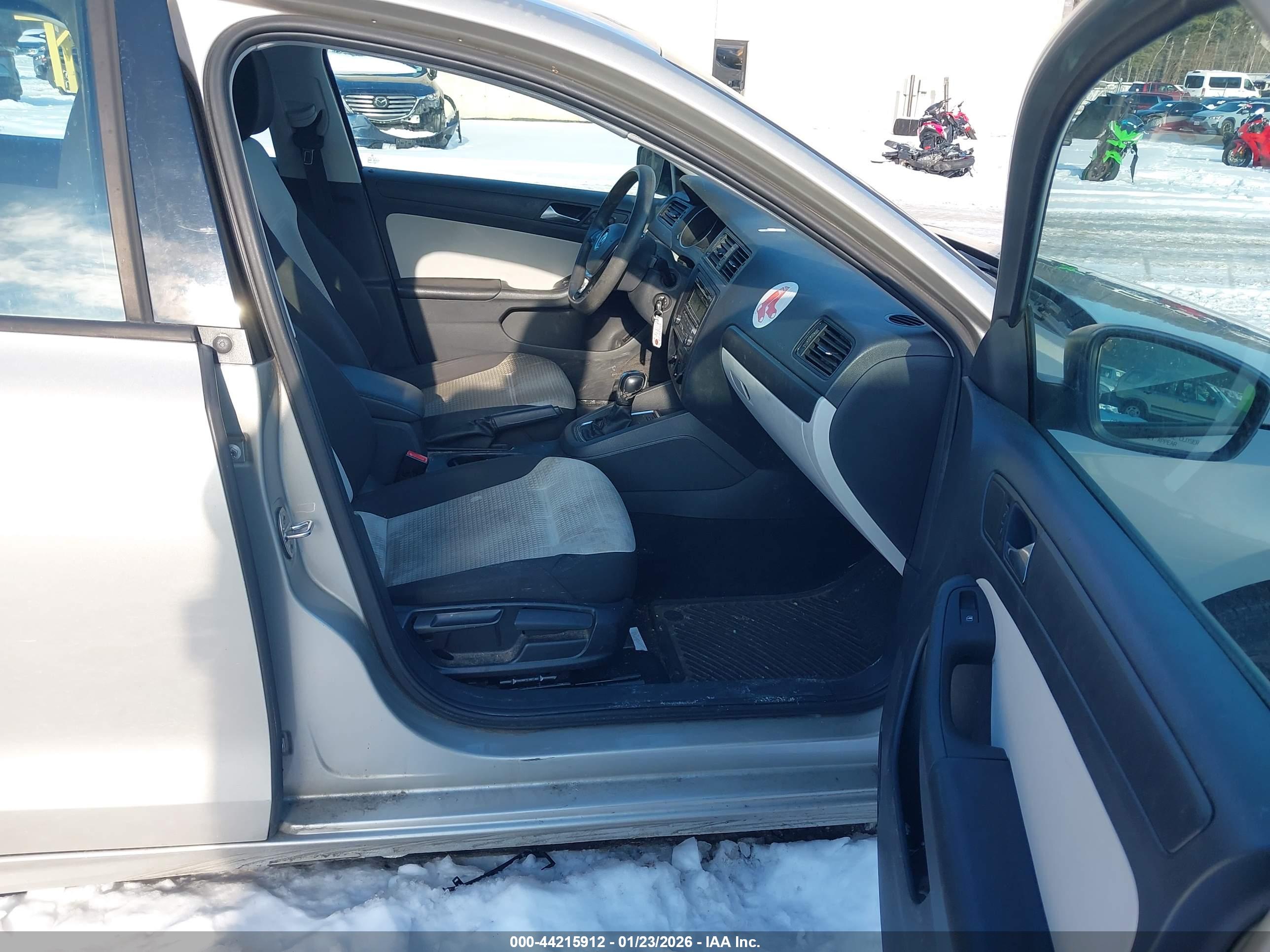 VOLKSWAGEN JETTA image 5