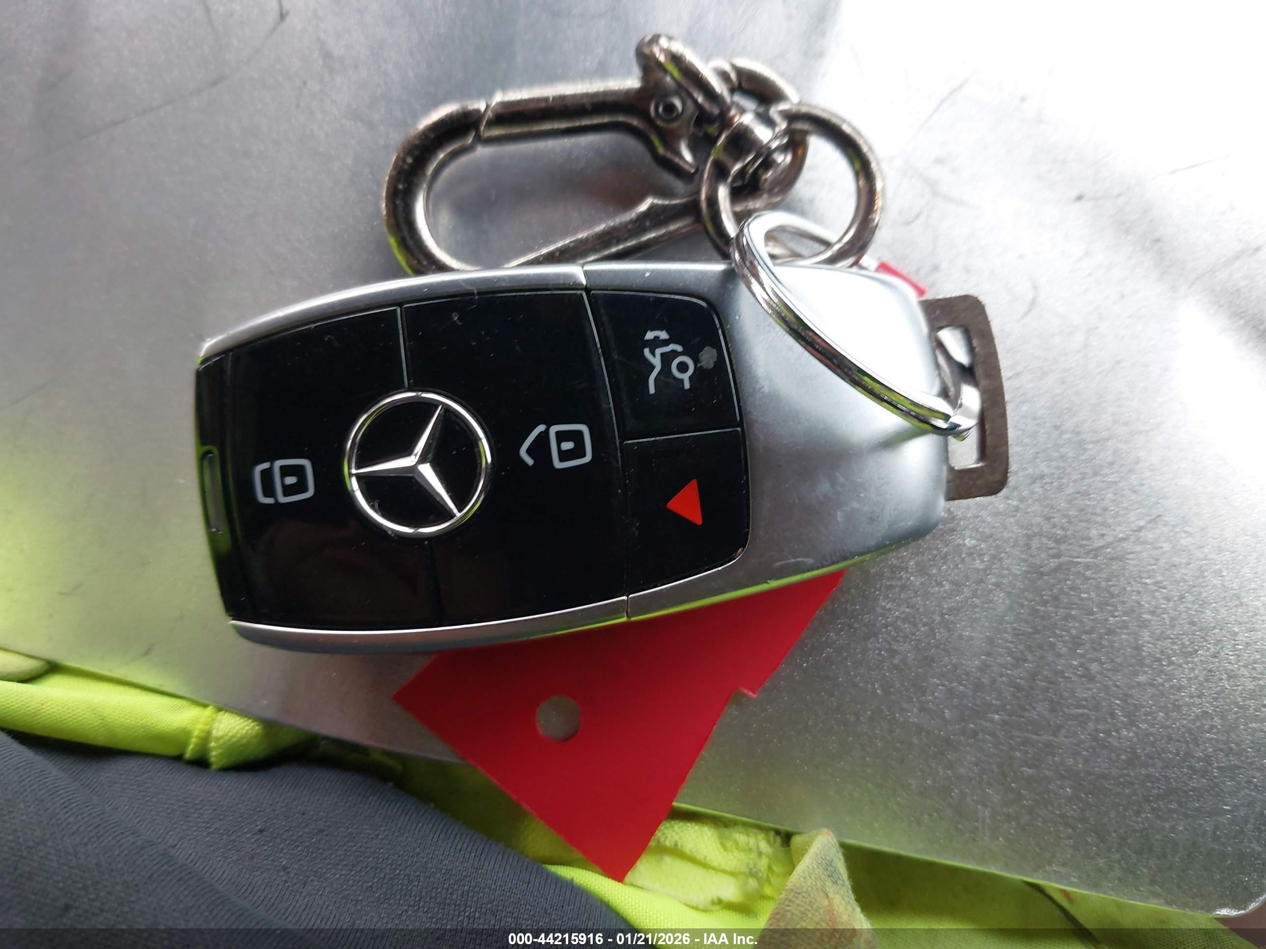 MERCEDES-BENZ E image 11