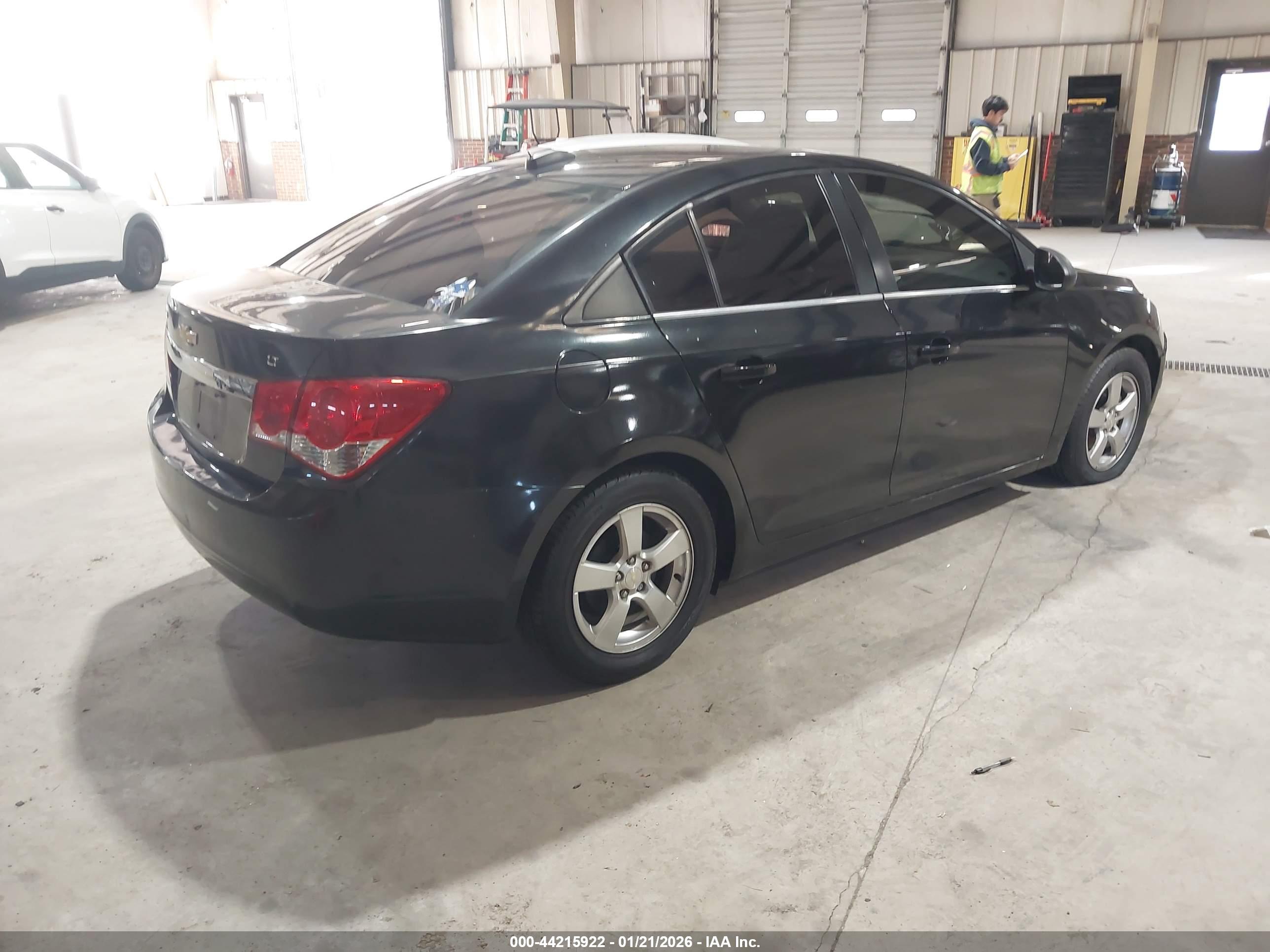 CHEVROLET CRUZE image 4