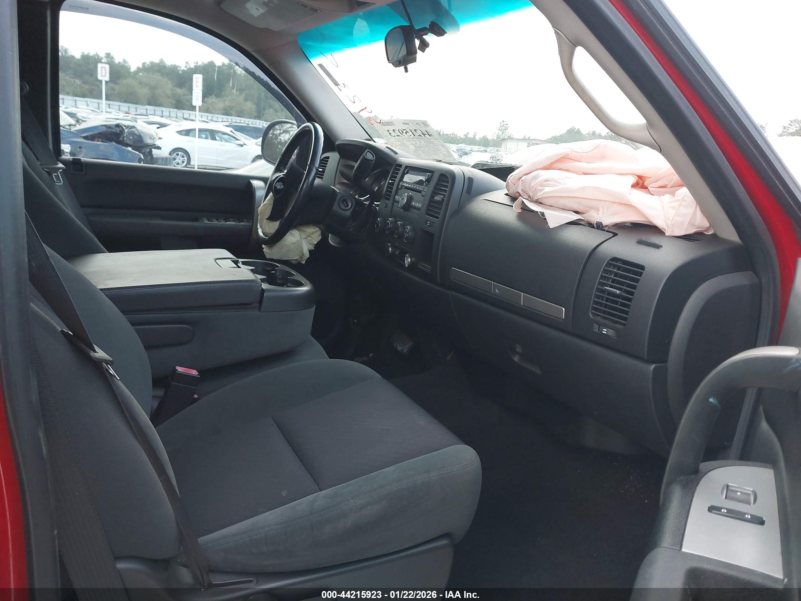 CHEVROLET SILVERADO image 5