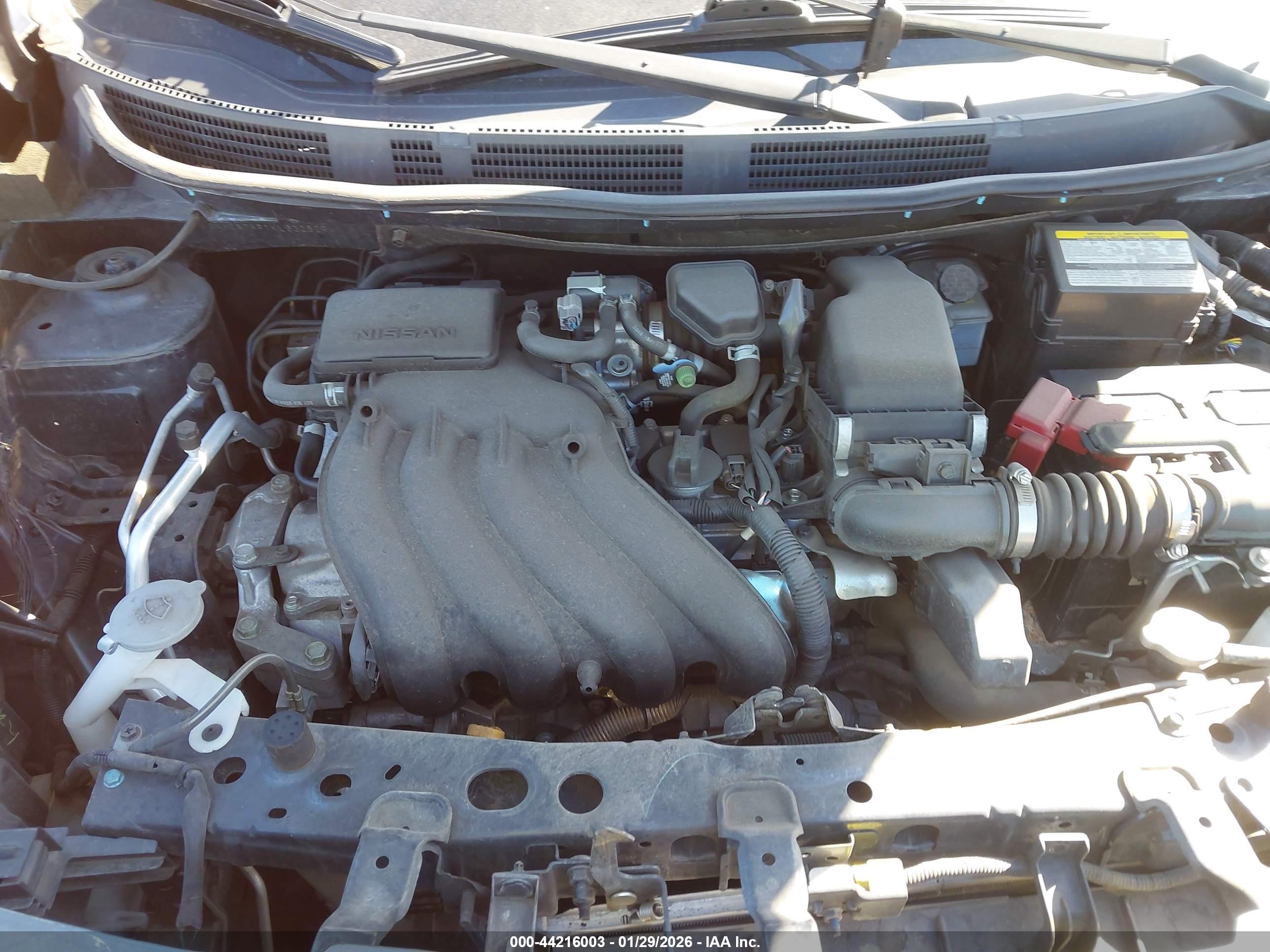 NISSAN VERSA image 10
