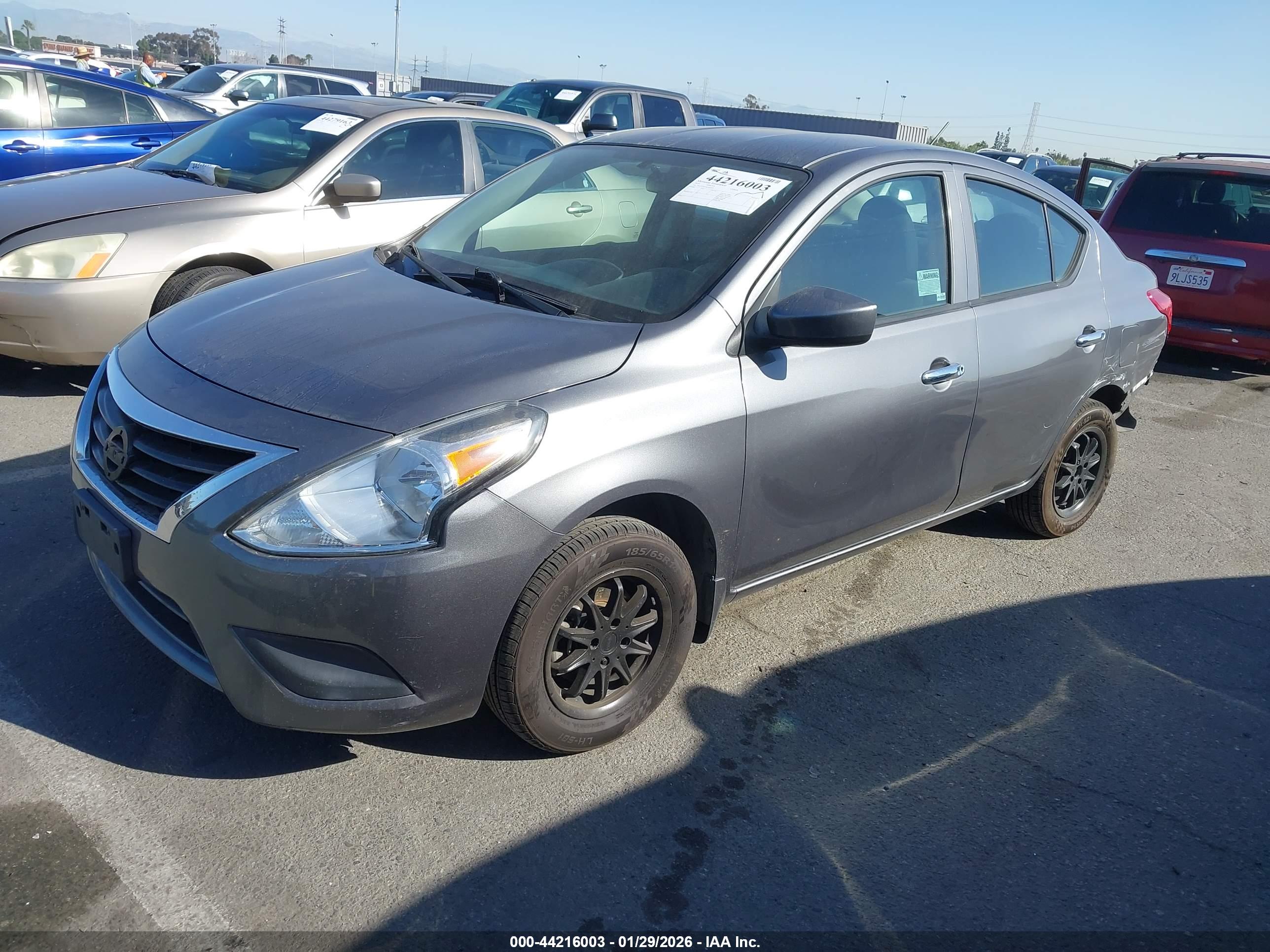 NISSAN VERSA image 2