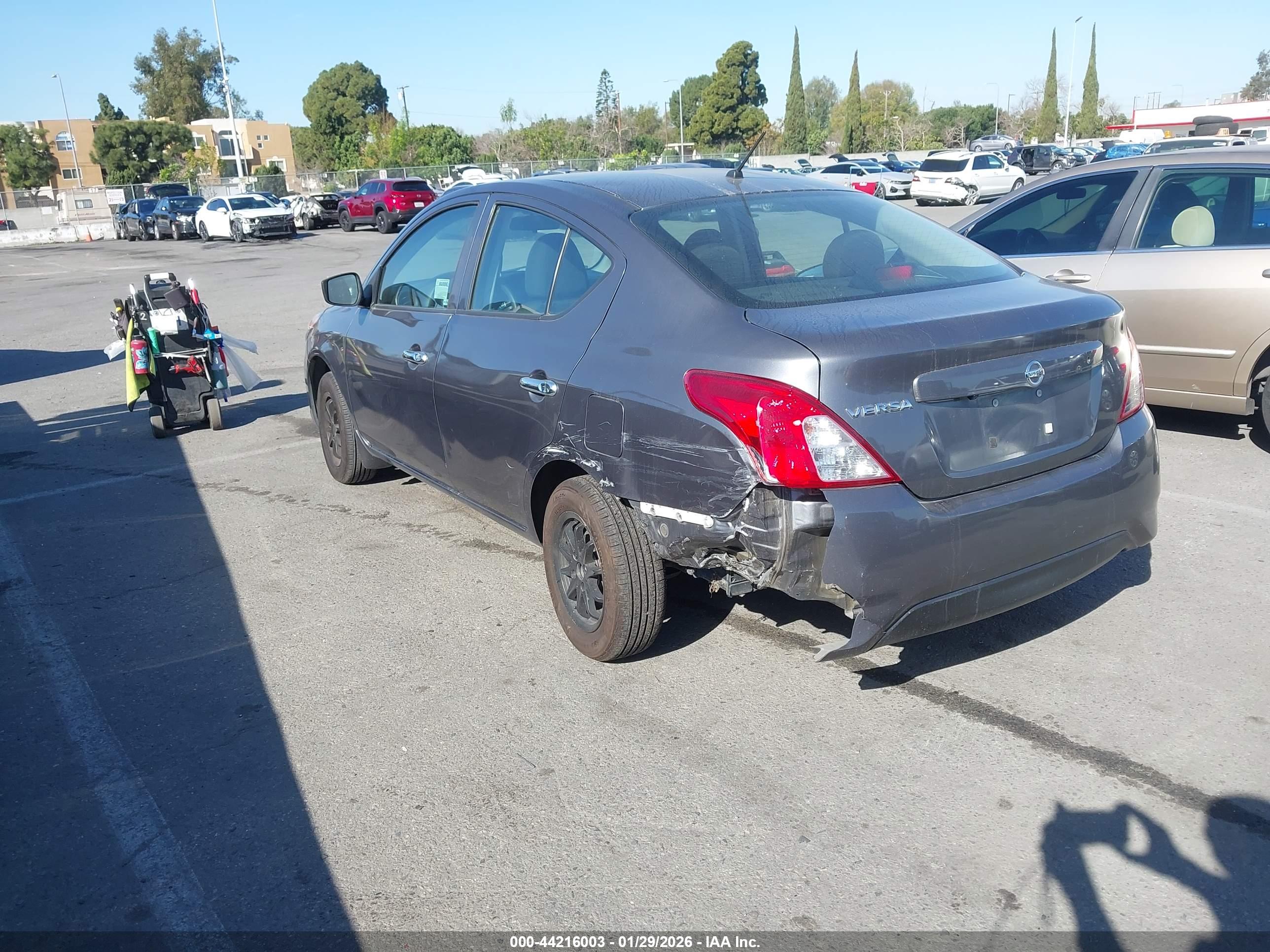 NISSAN VERSA image 3