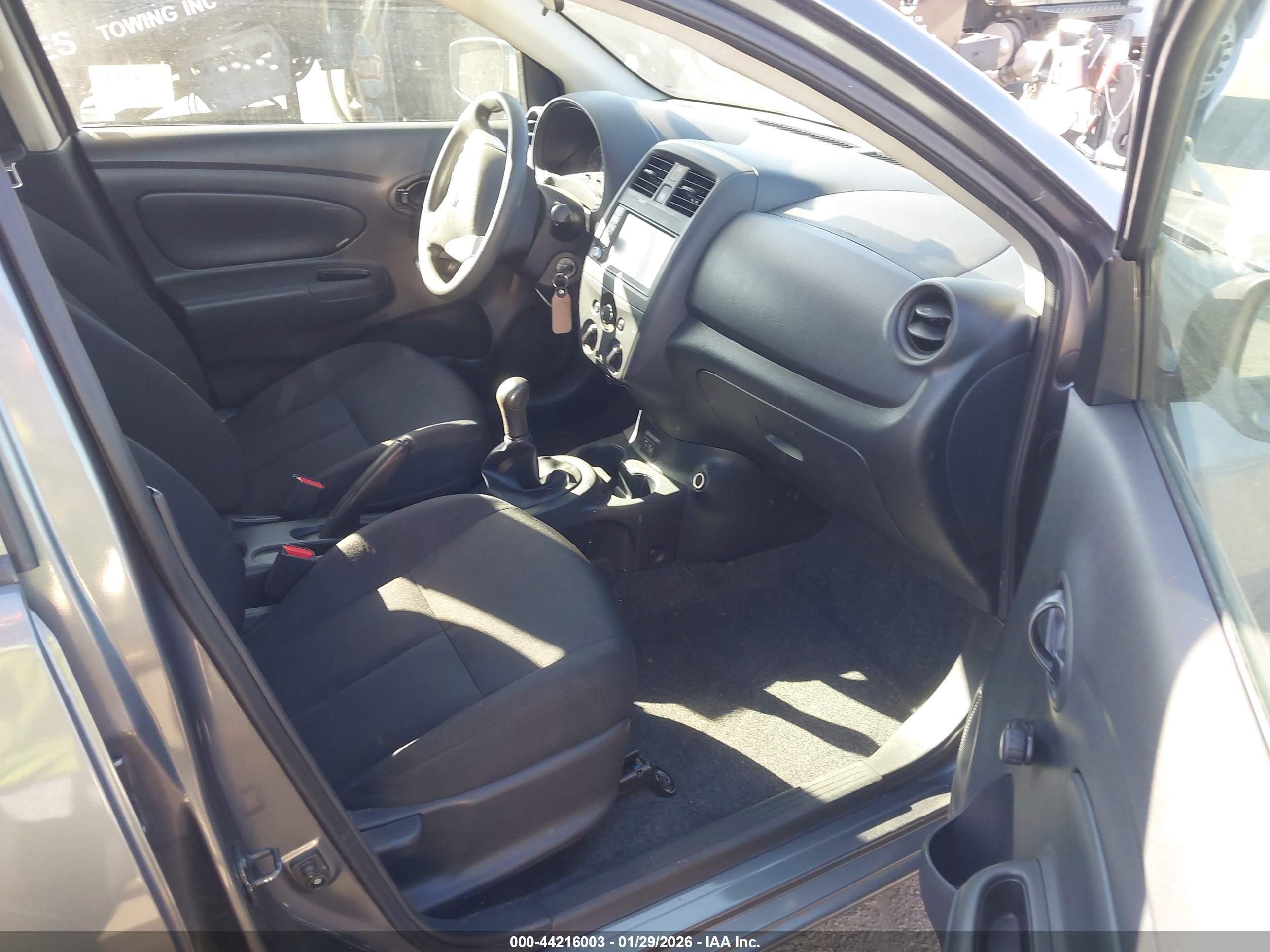 NISSAN VERSA image 5