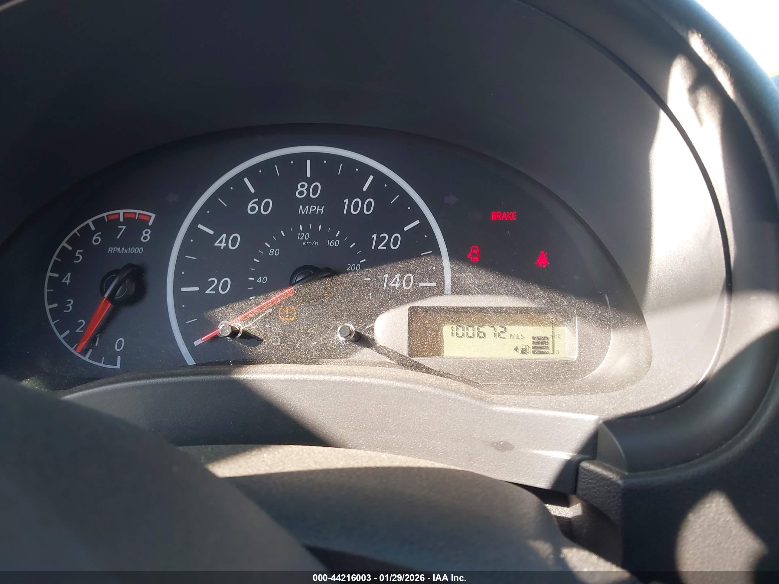 NISSAN VERSA image 7