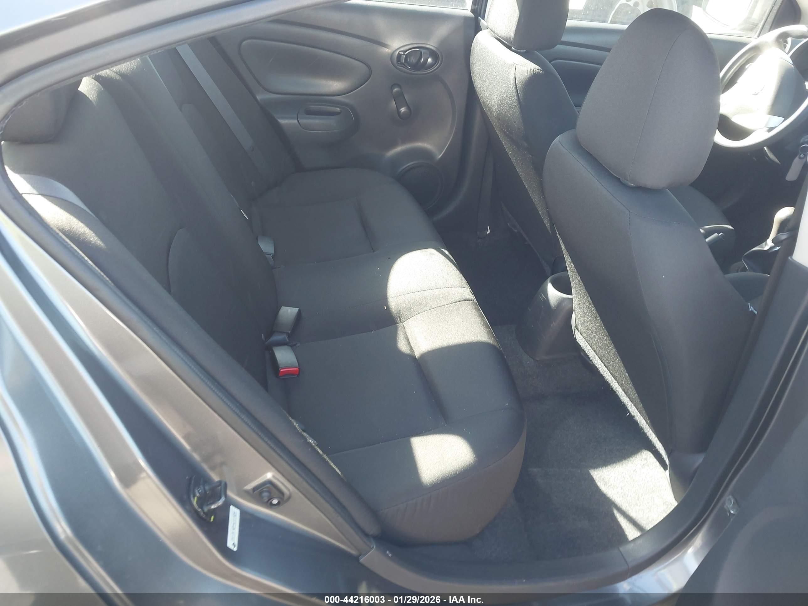 NISSAN VERSA image 8