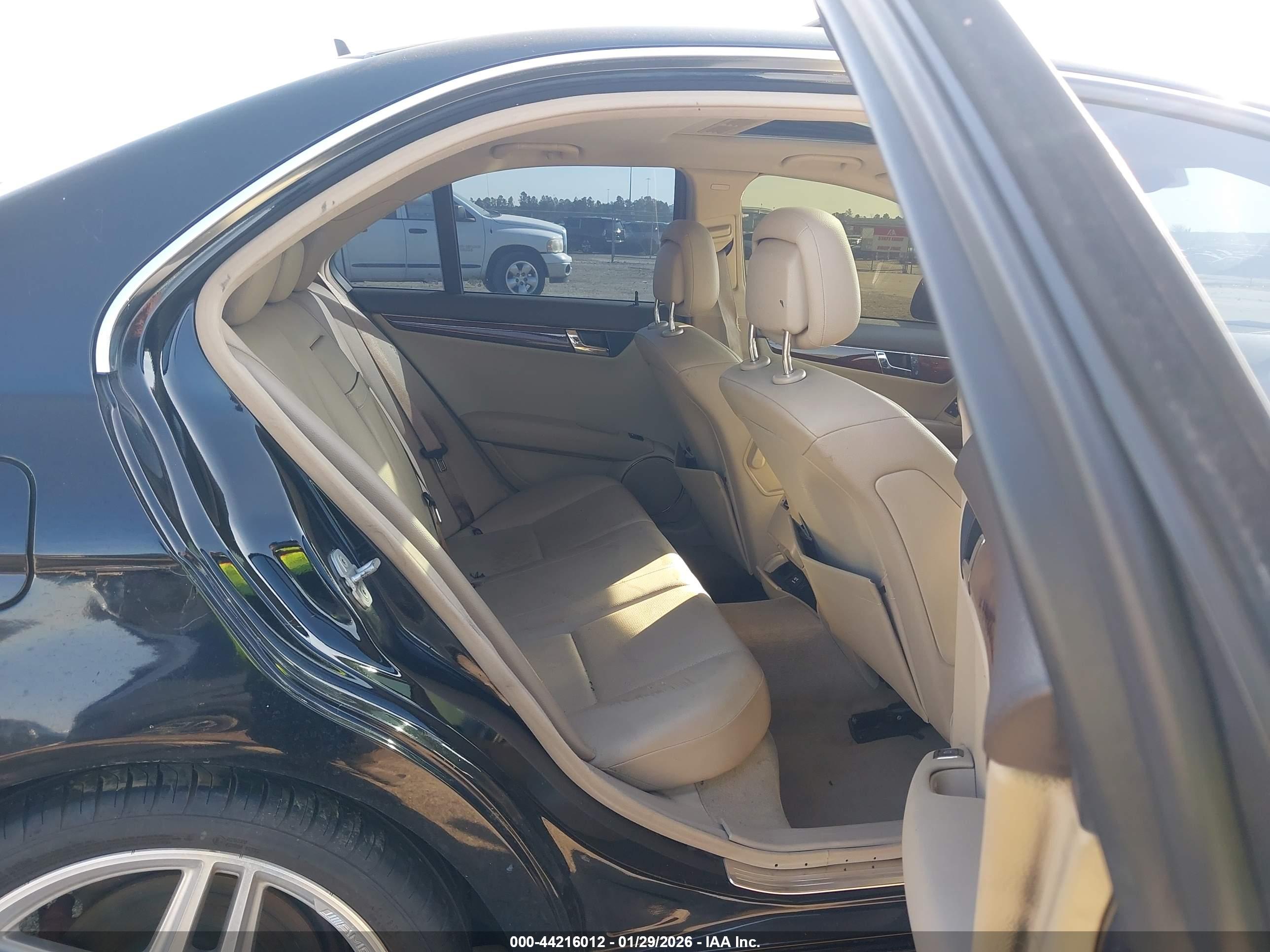MERCEDES-BENZ C image 8