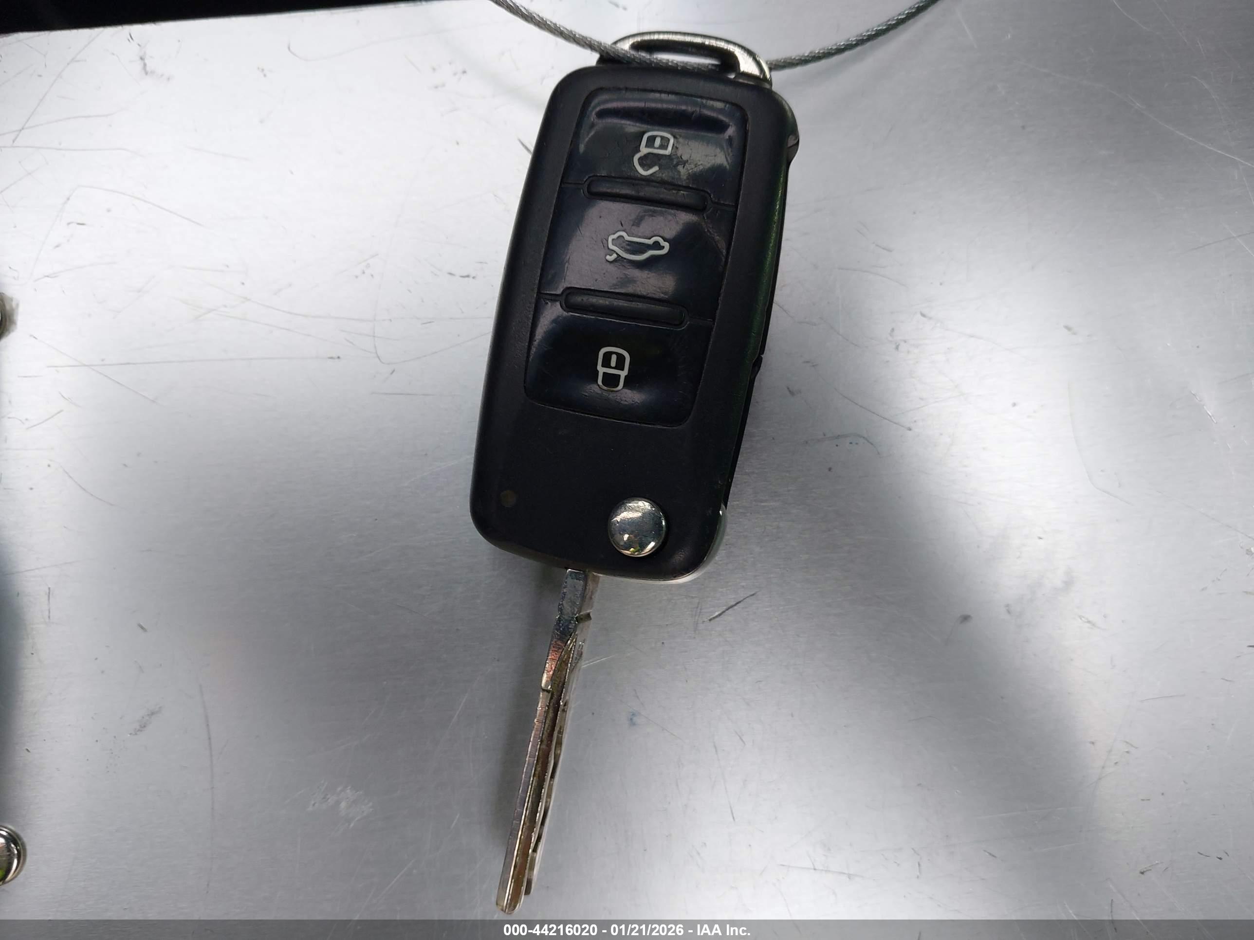 VOLKSWAGEN TIGUAN image 11