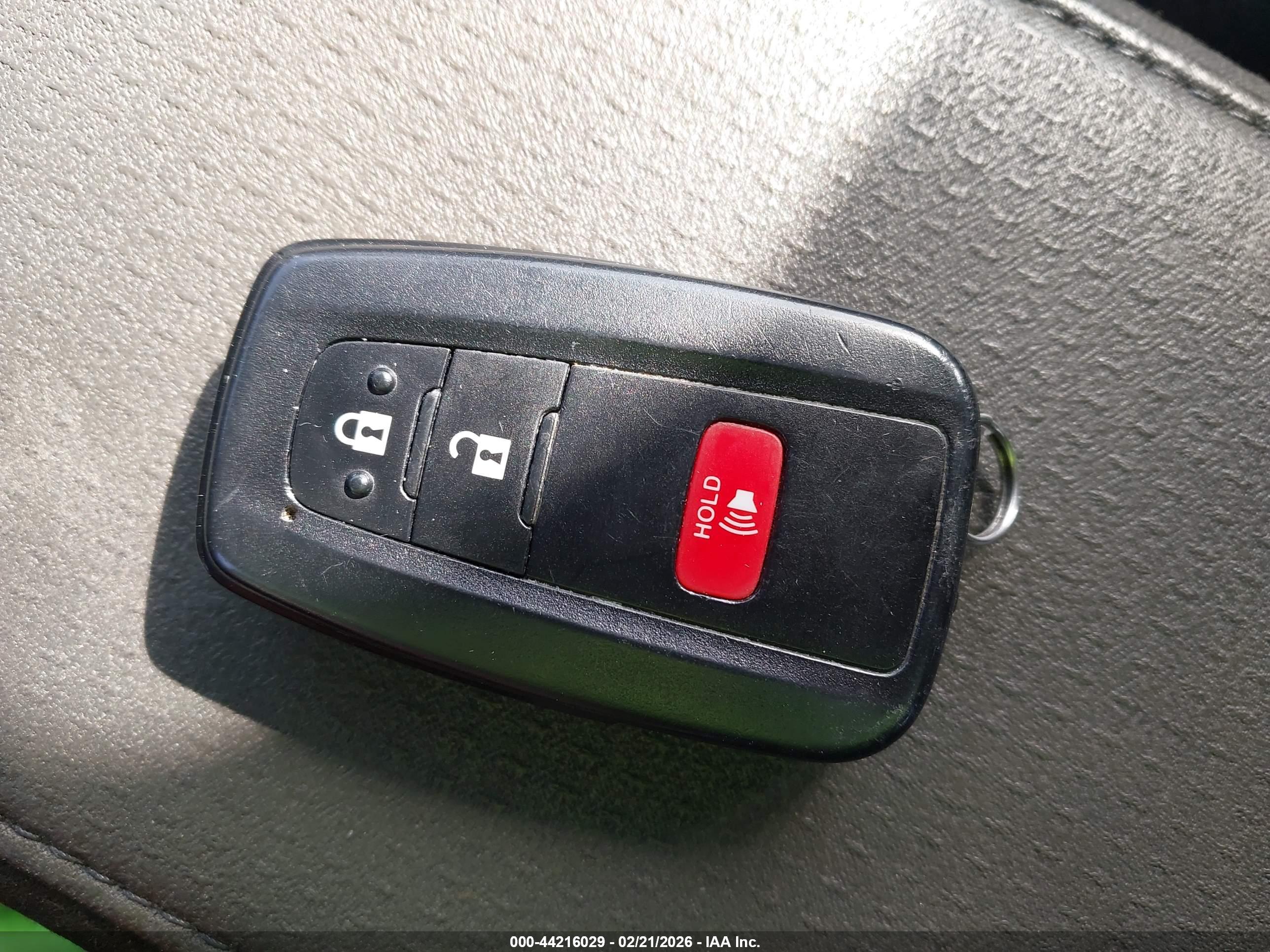 TOYOTA PRIUS image 11