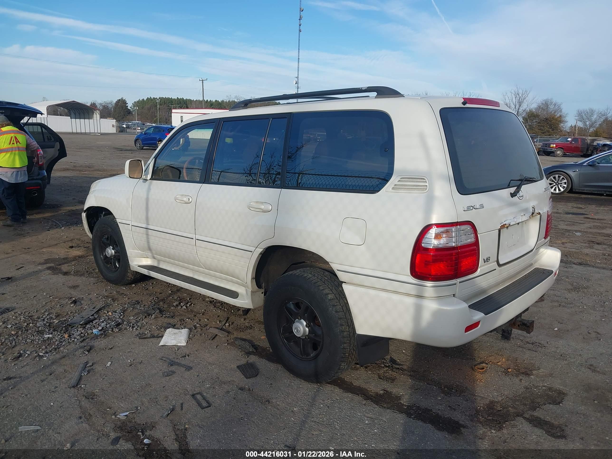 LEXUS LX image 3