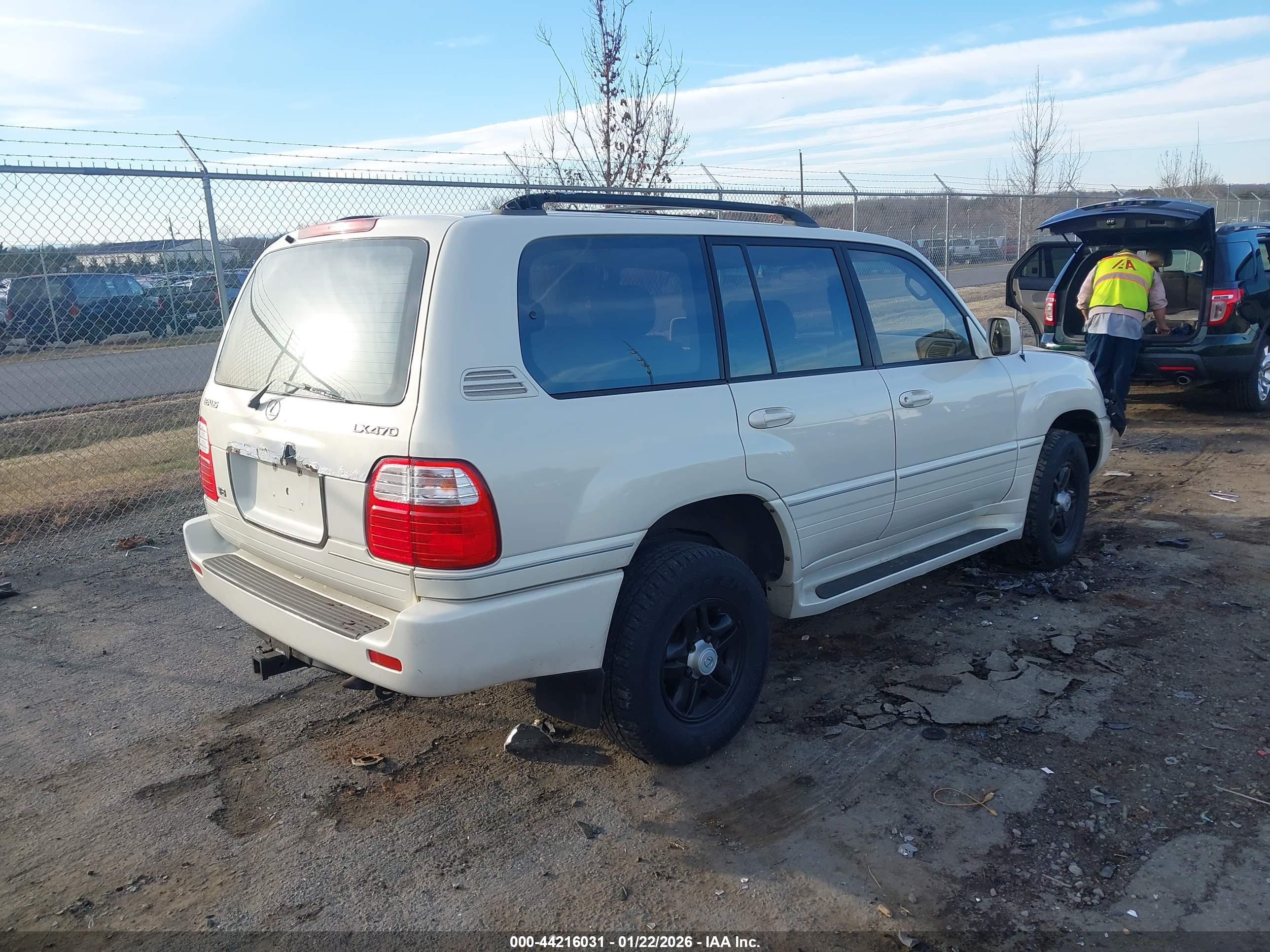LEXUS LX image 4