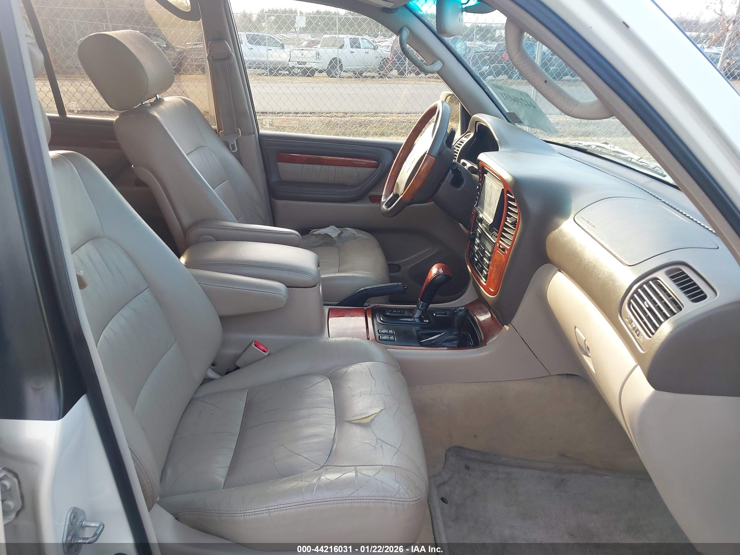LEXUS LX image 5