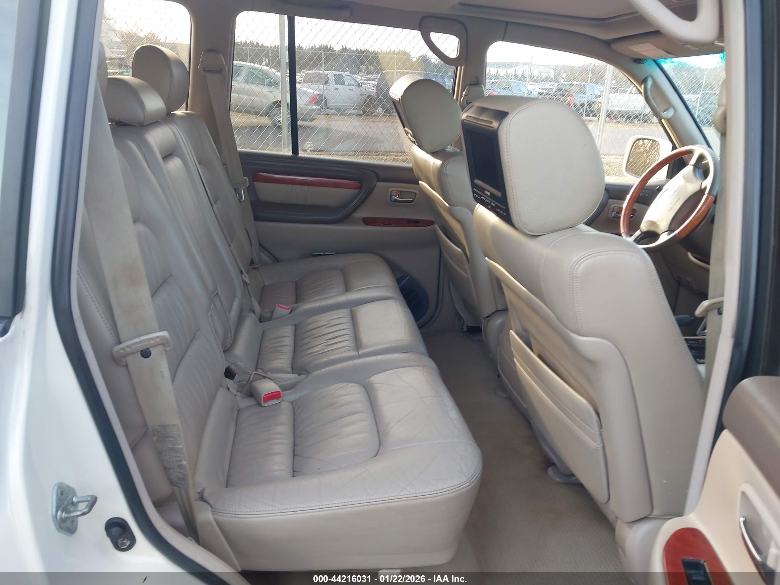 LEXUS LX image 8