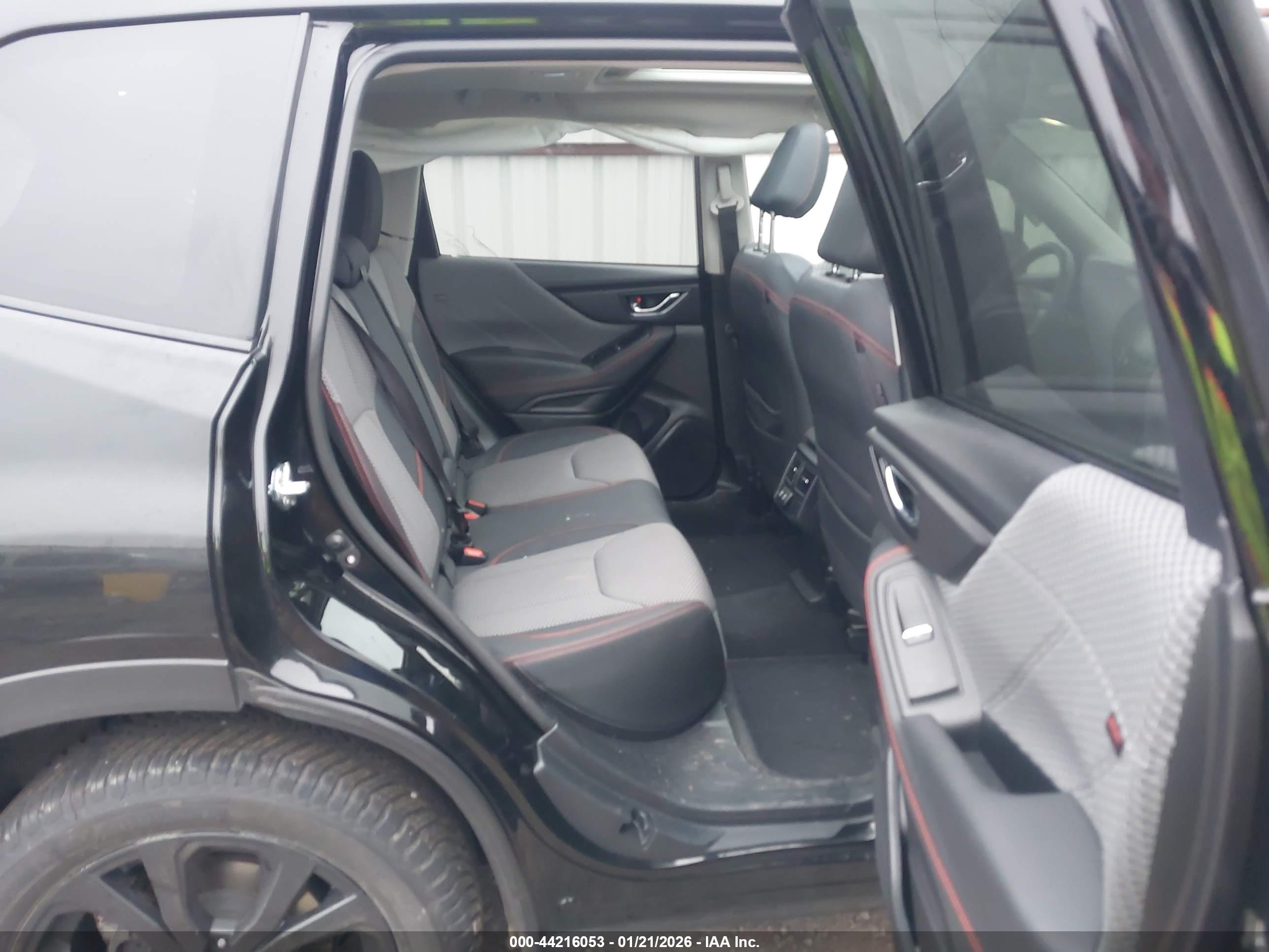 SUBARU FORESTER image 8