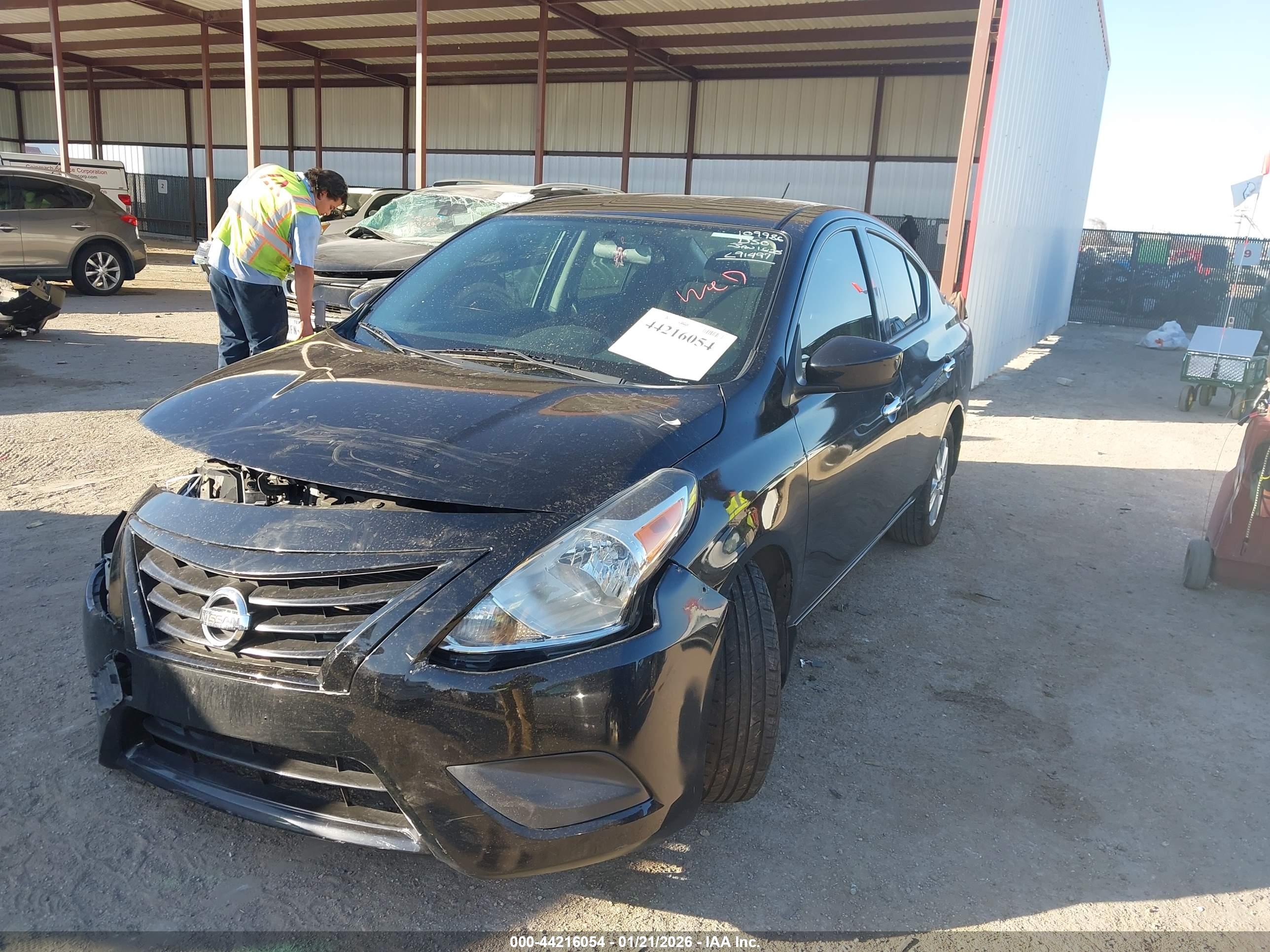 NISSAN VERSA image 2