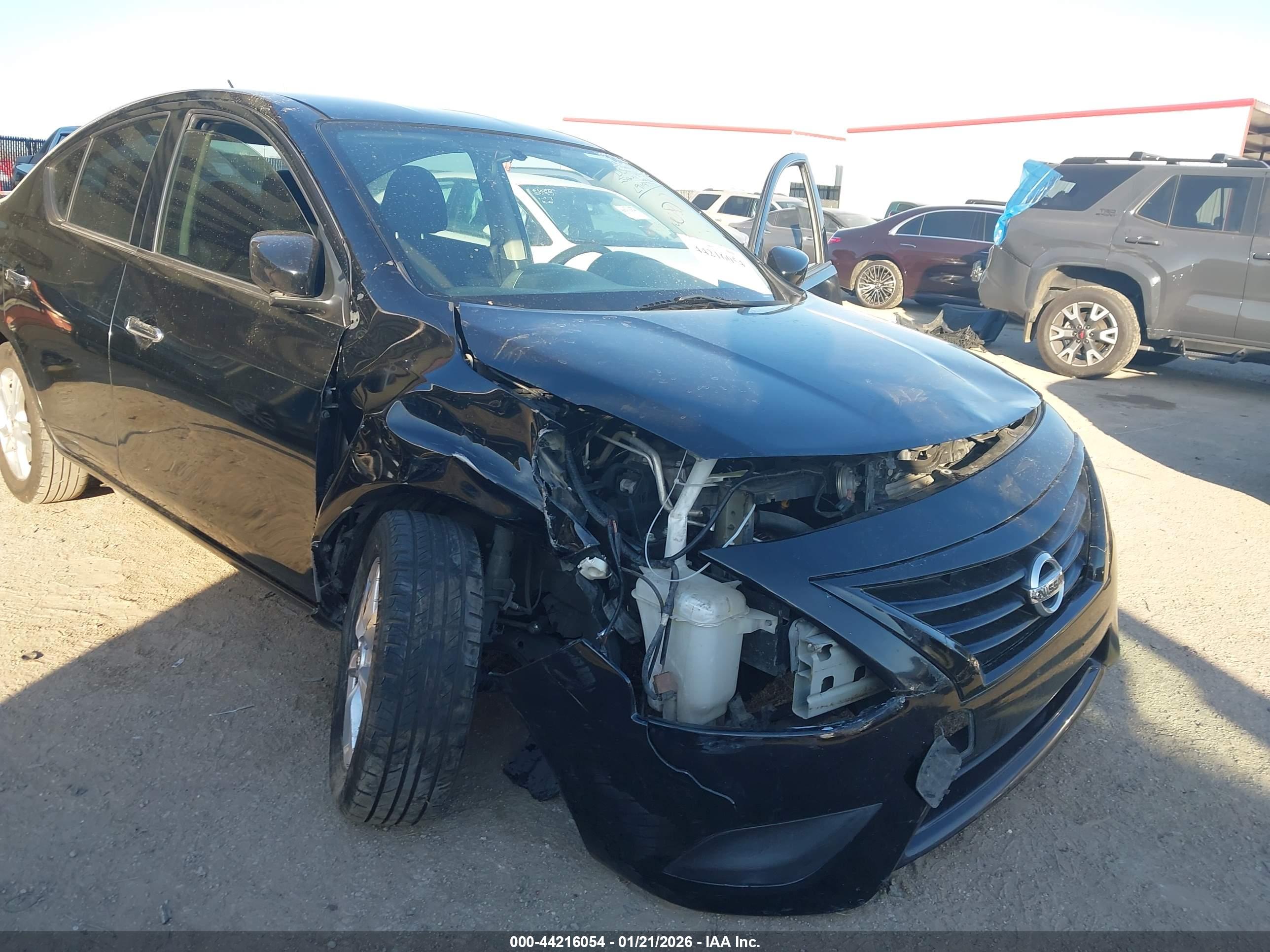 NISSAN VERSA image 6