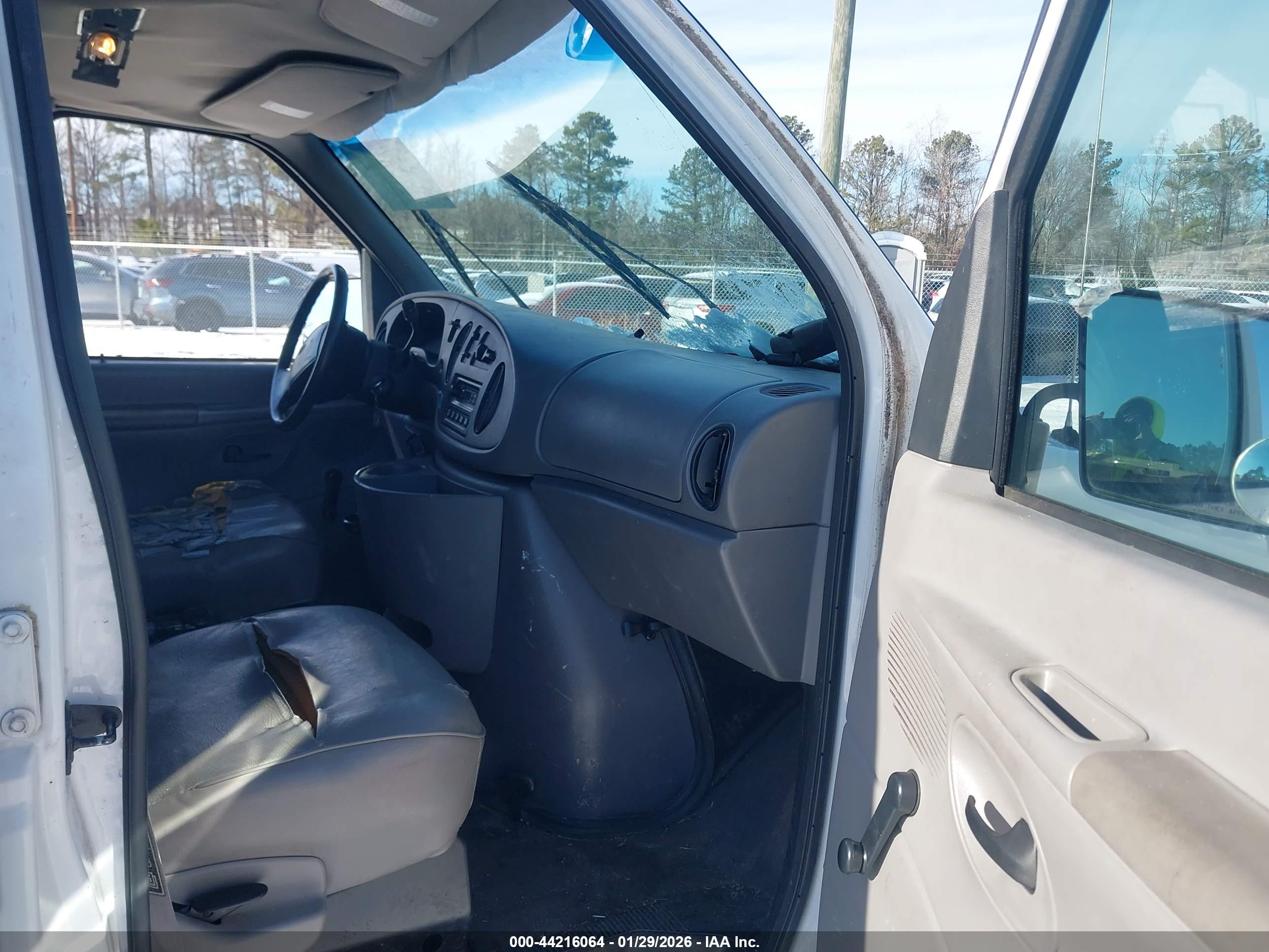 FORD E-350 image 5