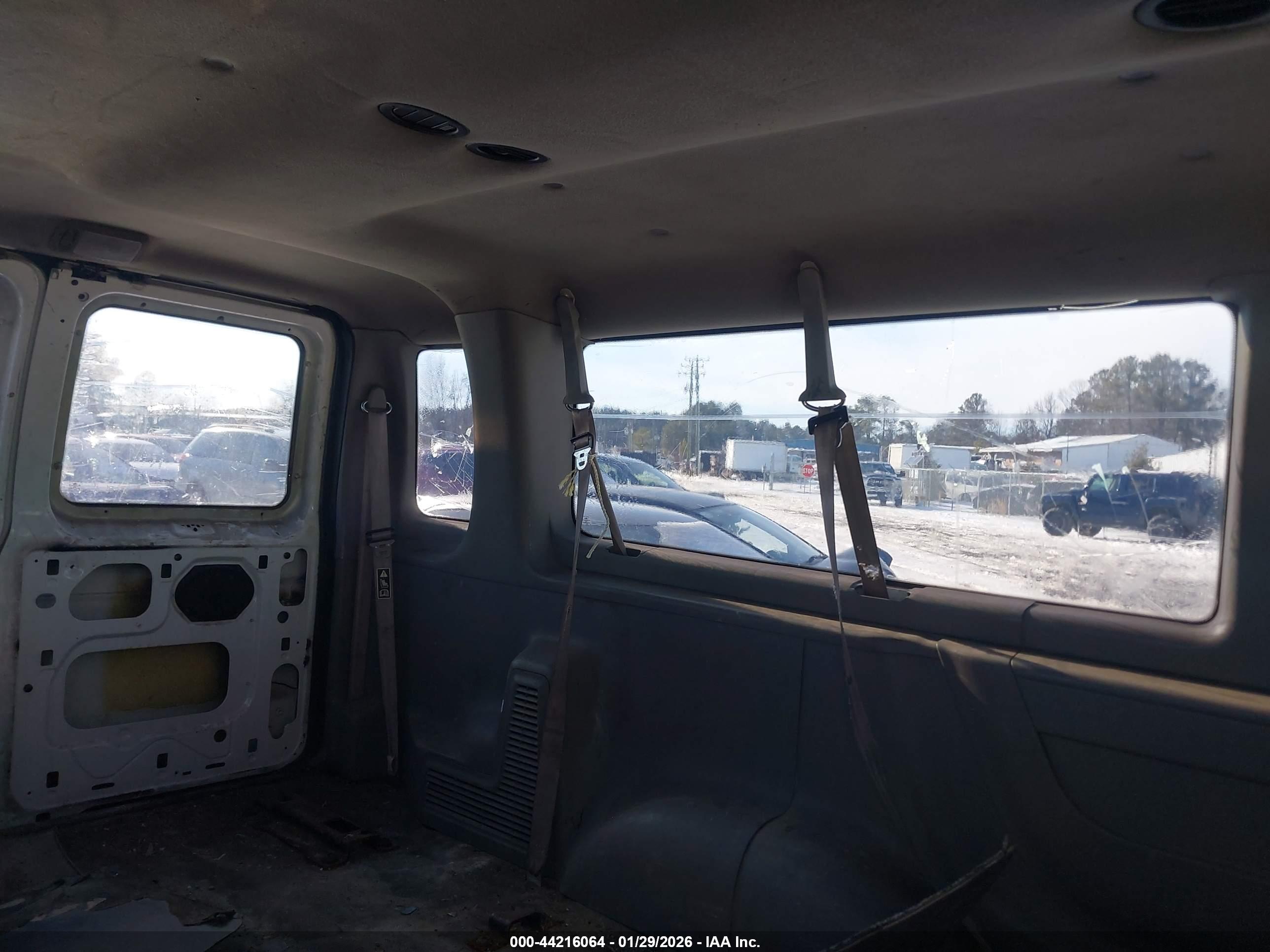 FORD E-350 image 8