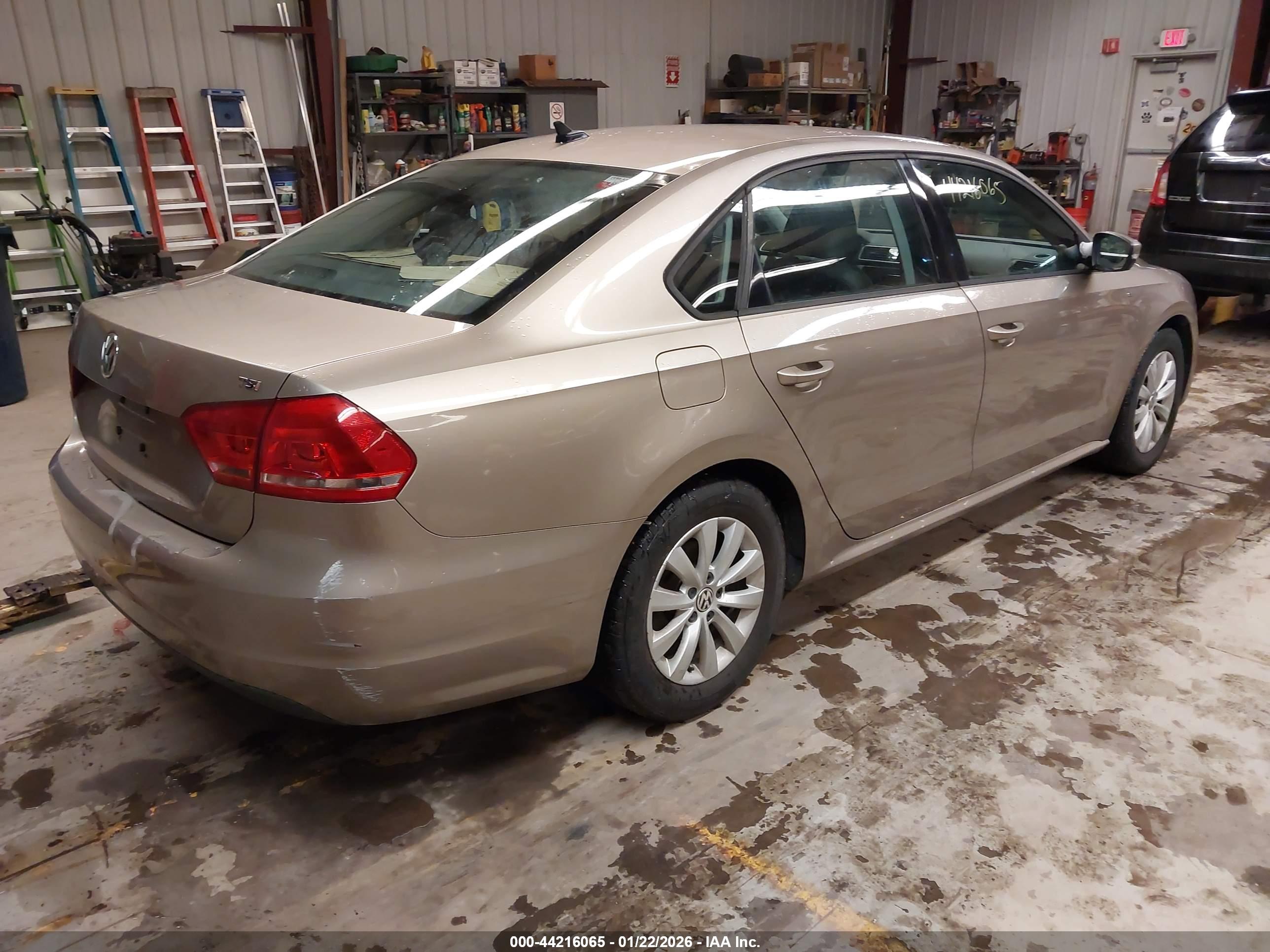VOLKSWAGEN PASSAT image 4