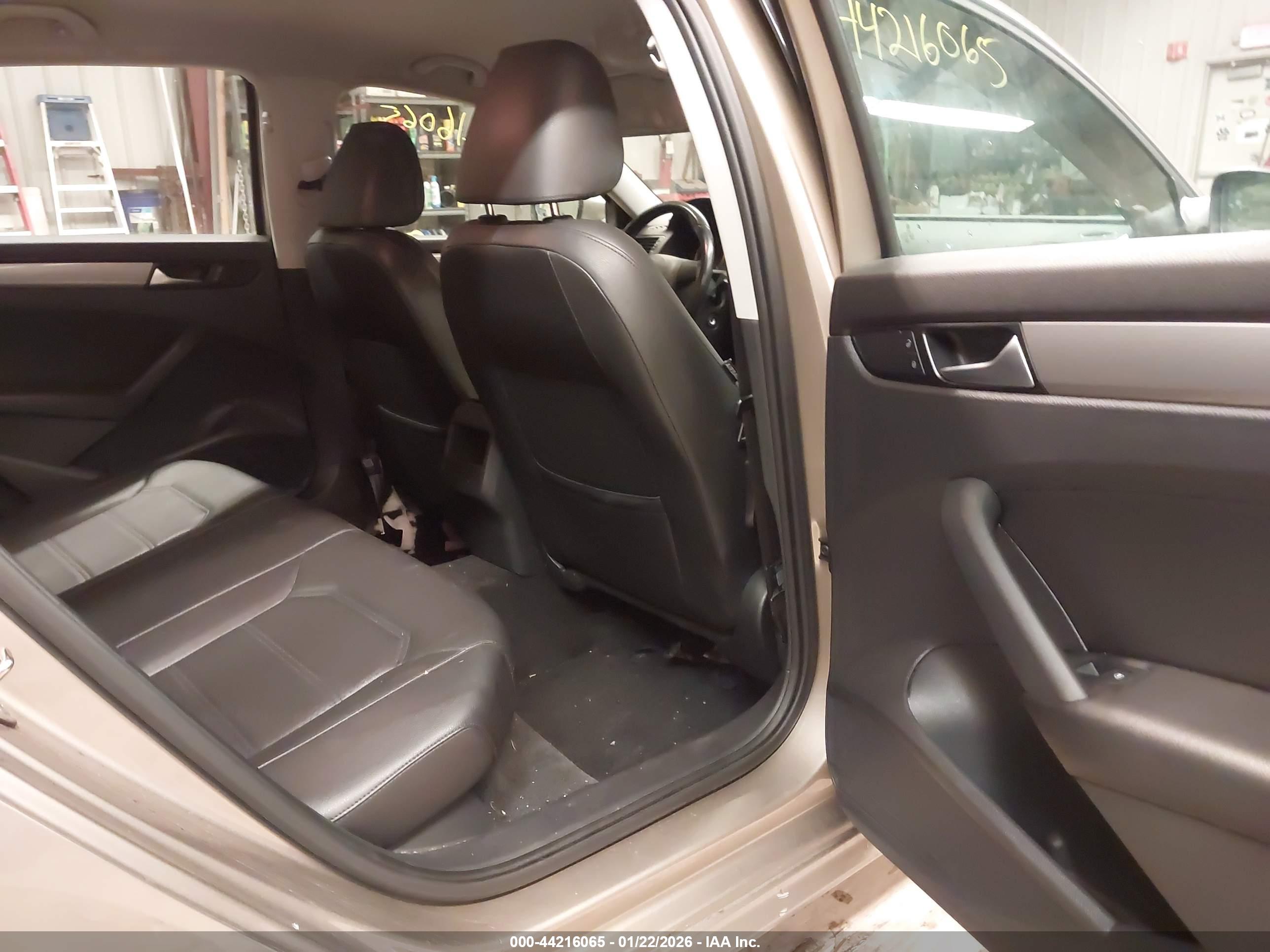 VOLKSWAGEN PASSAT image 8