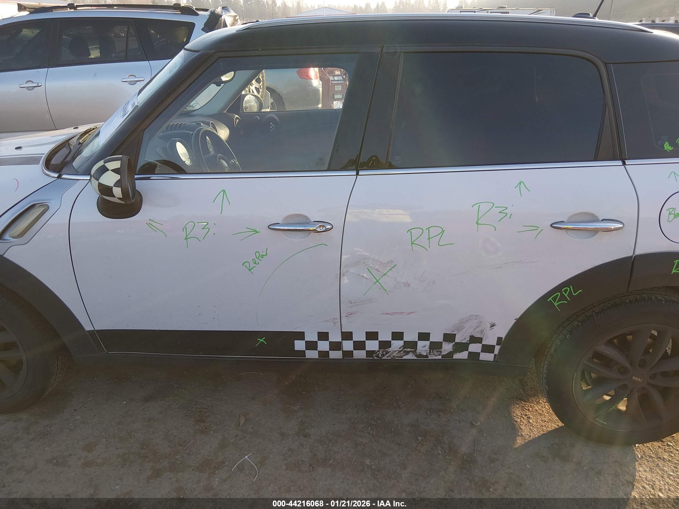 MINI COUNTRYMAN image 6