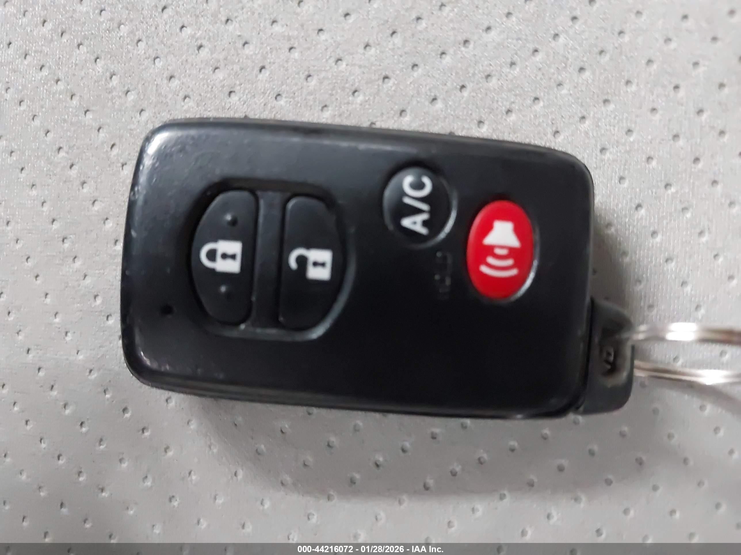 TOYOTA PRIUS image 11