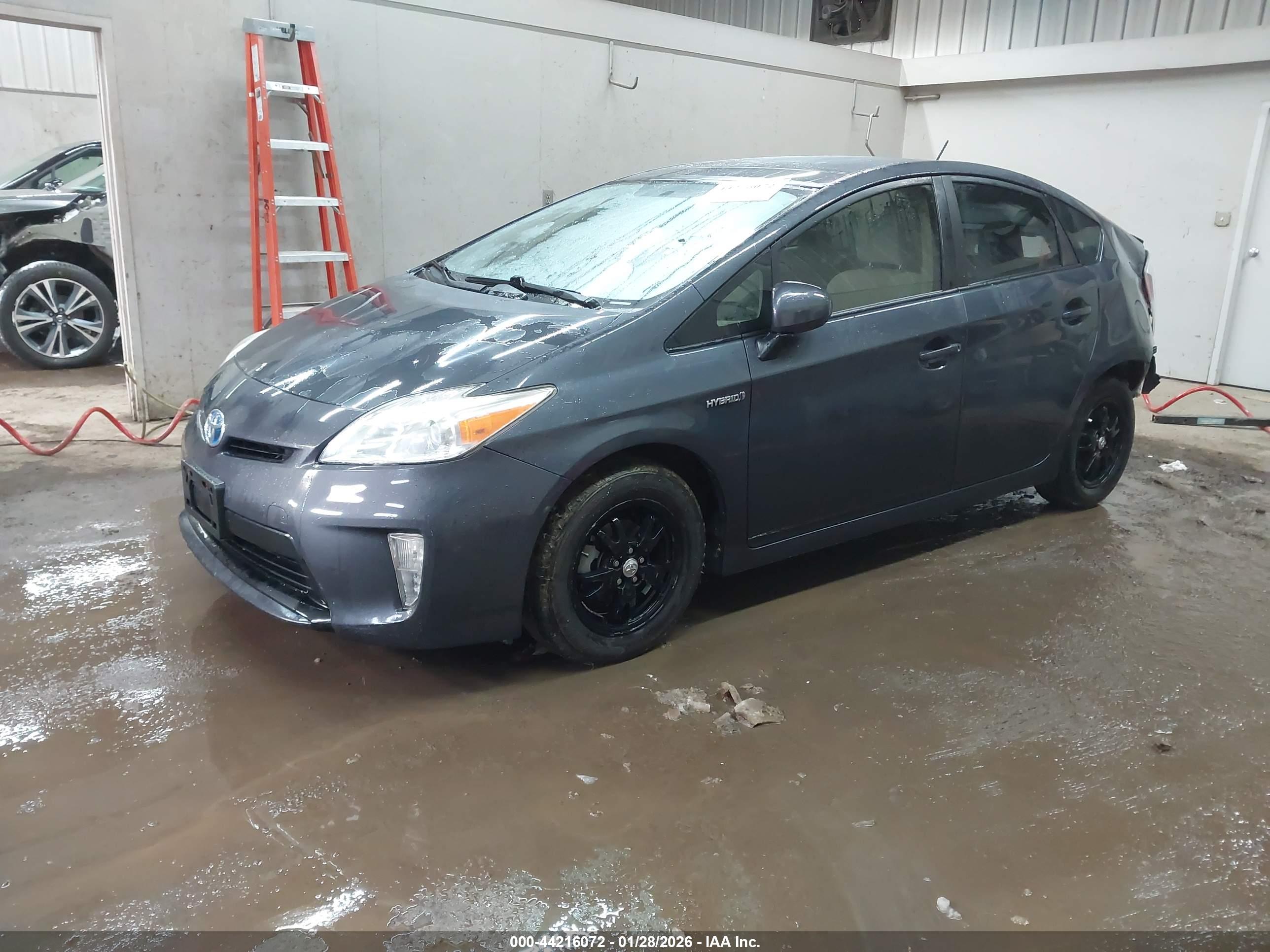 TOYOTA PRIUS image 2