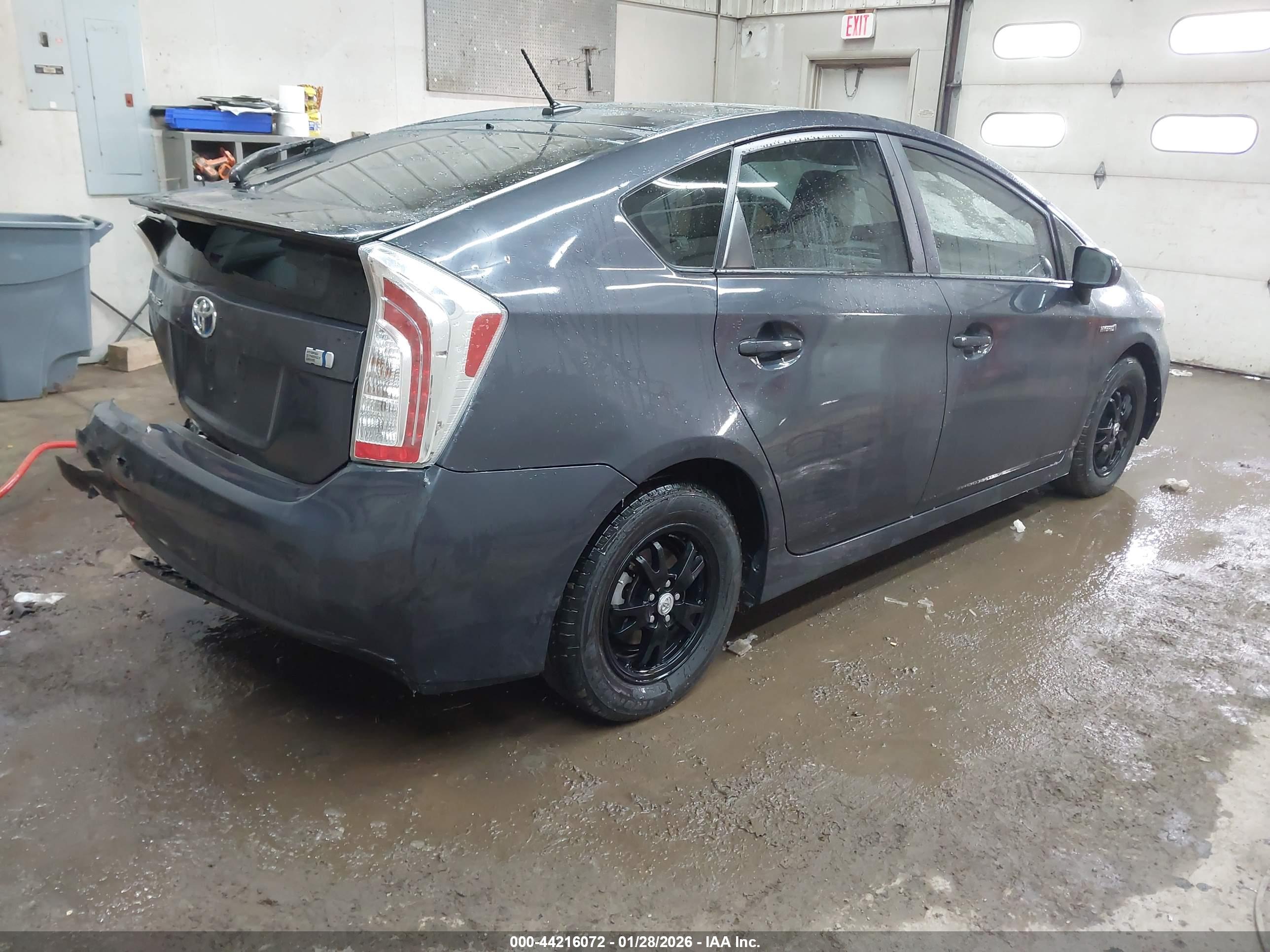 TOYOTA PRIUS image 4