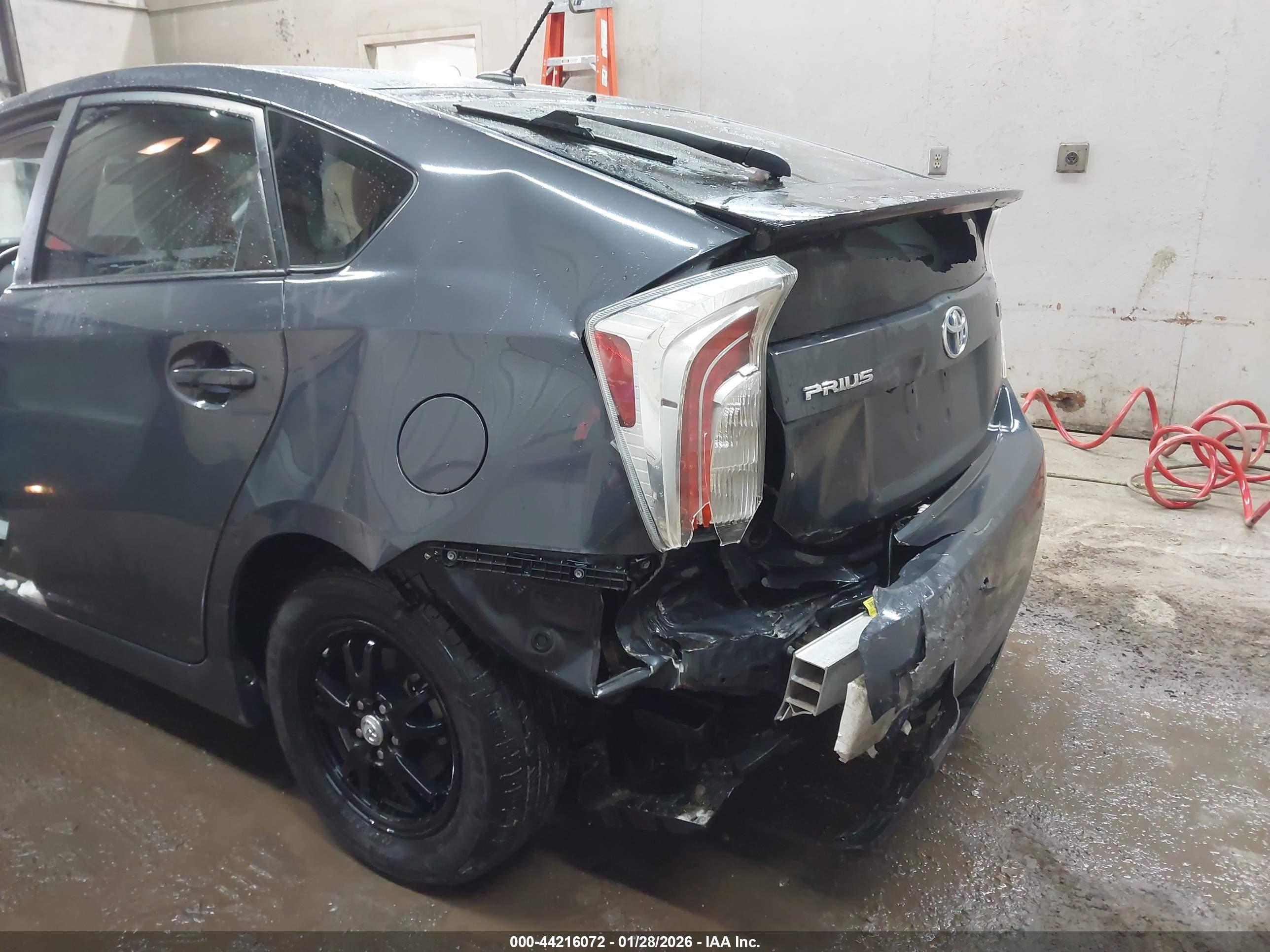 TOYOTA PRIUS image 6