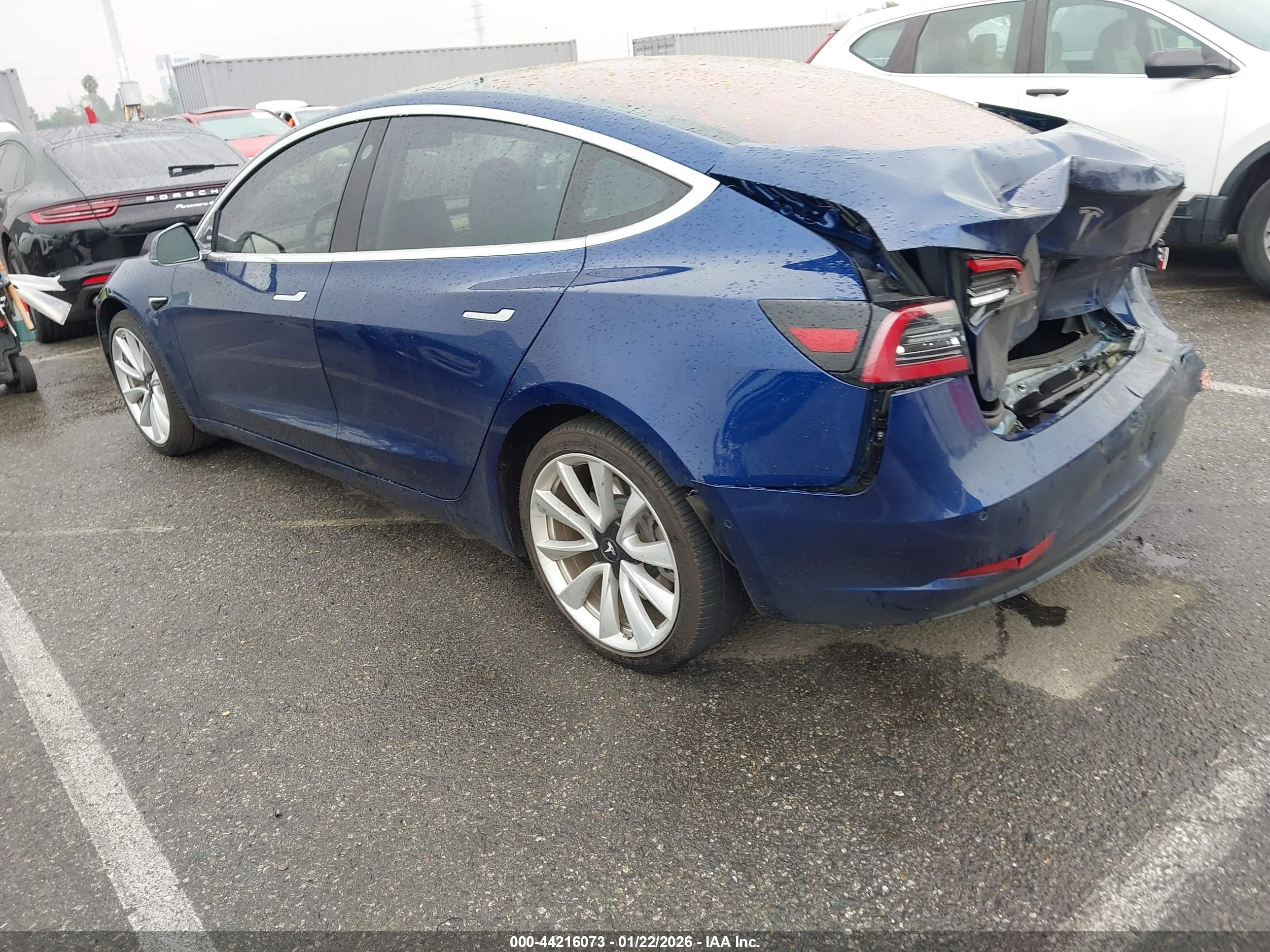 TESLA MODEL image 3