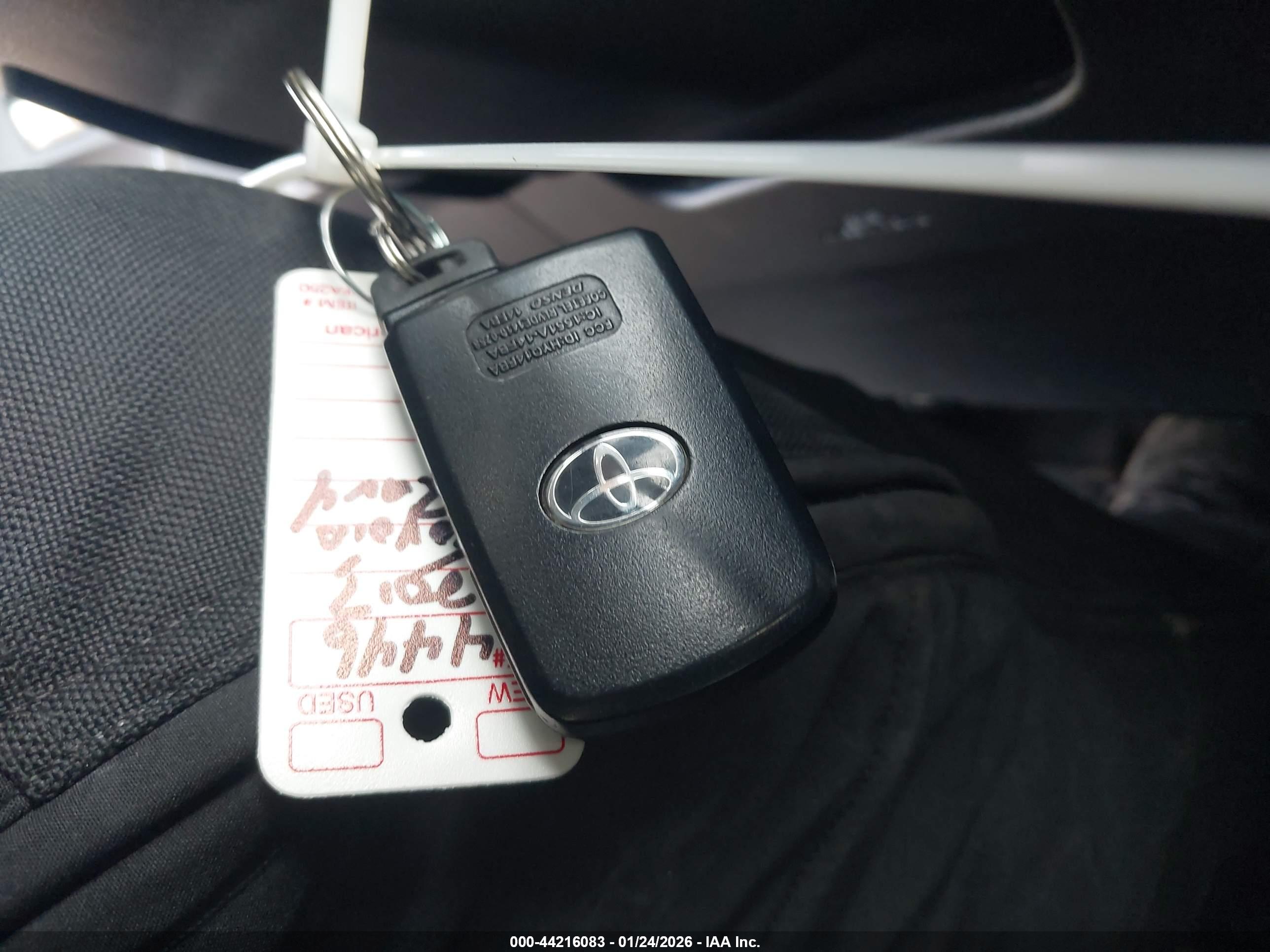 TOYOTA RAV4 image 11
